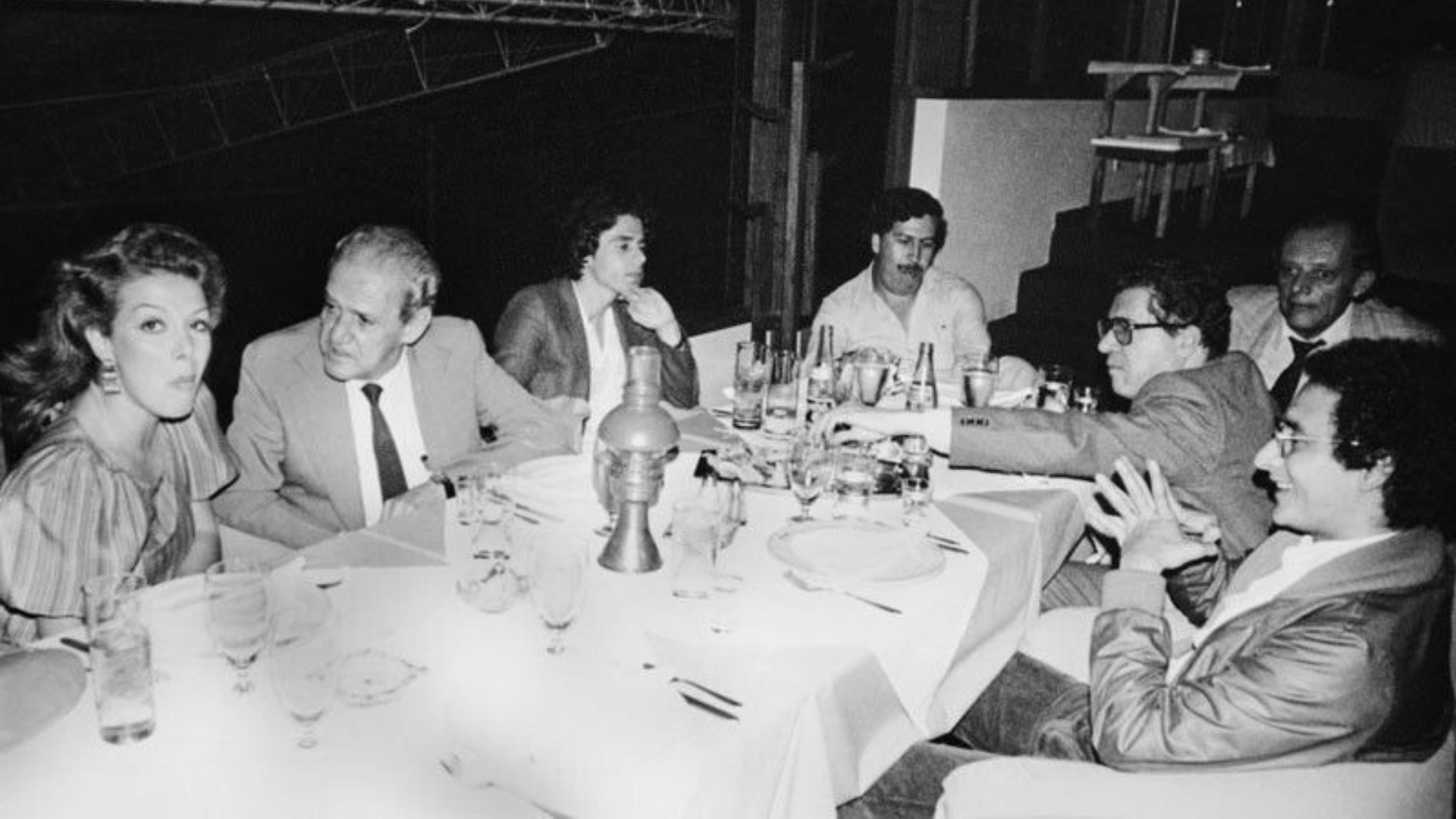 Foto original Pablo Escobar en la mesa comiendo (Foto: Especial).