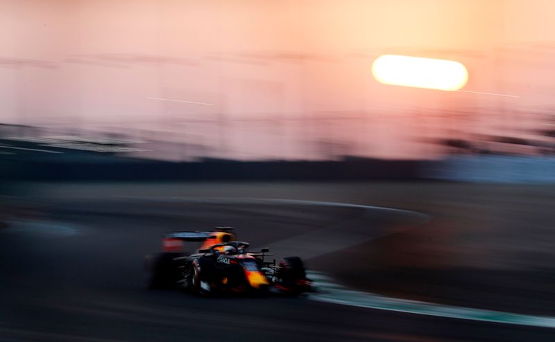 El Red Bull del piloto holandés Max Verstappen durante las prácticas del Gran Premio de Arabia Saudita en el circuito de Yeda, Arabia Saudita. 4 diciembre 2021. REUTERS/Hamad I Mohammed