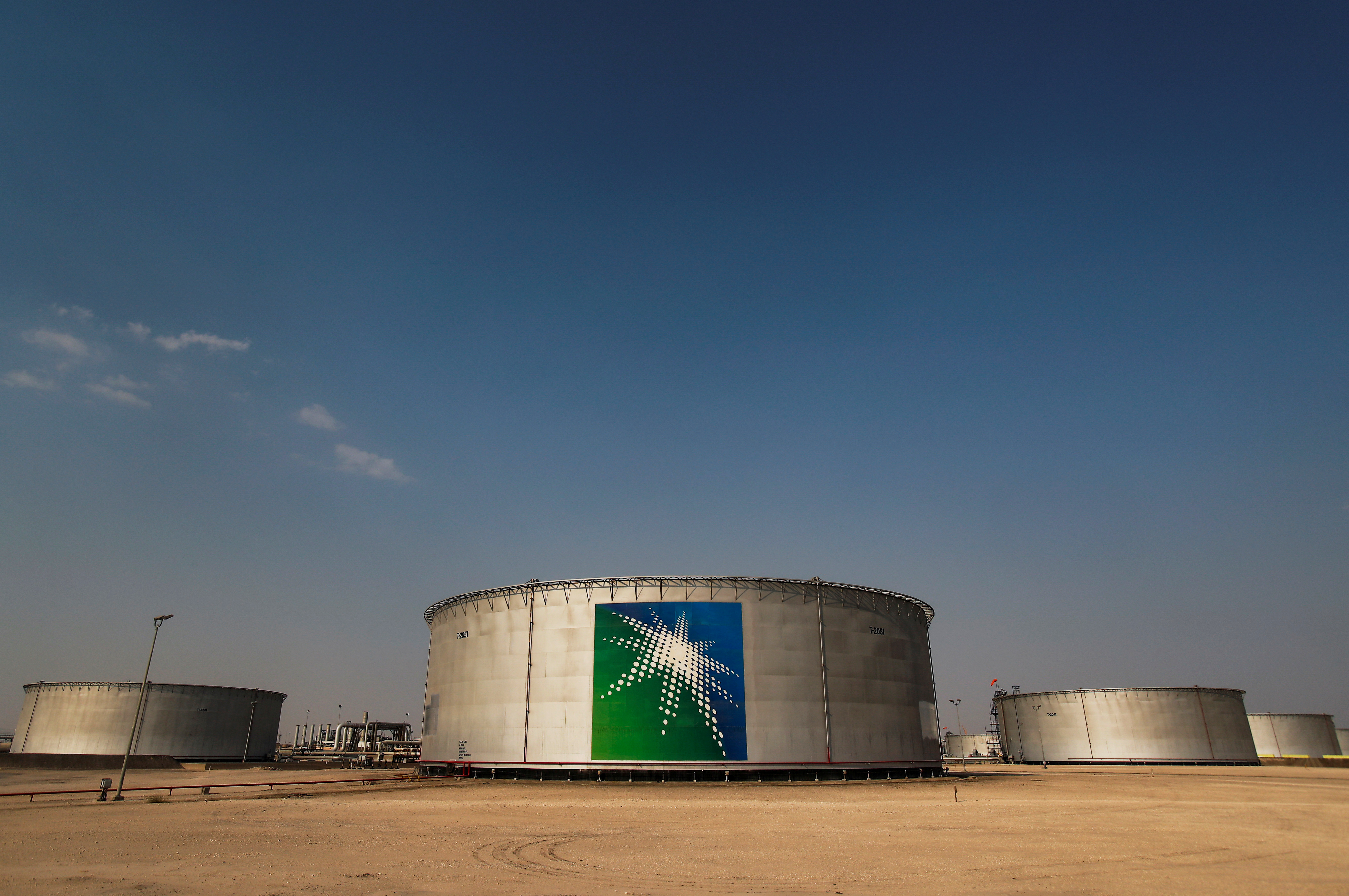 El petróleo oscila entre la complicada diplomacia de Medio Oriente con Irán y los ataques hutíes a Arabia Saudita