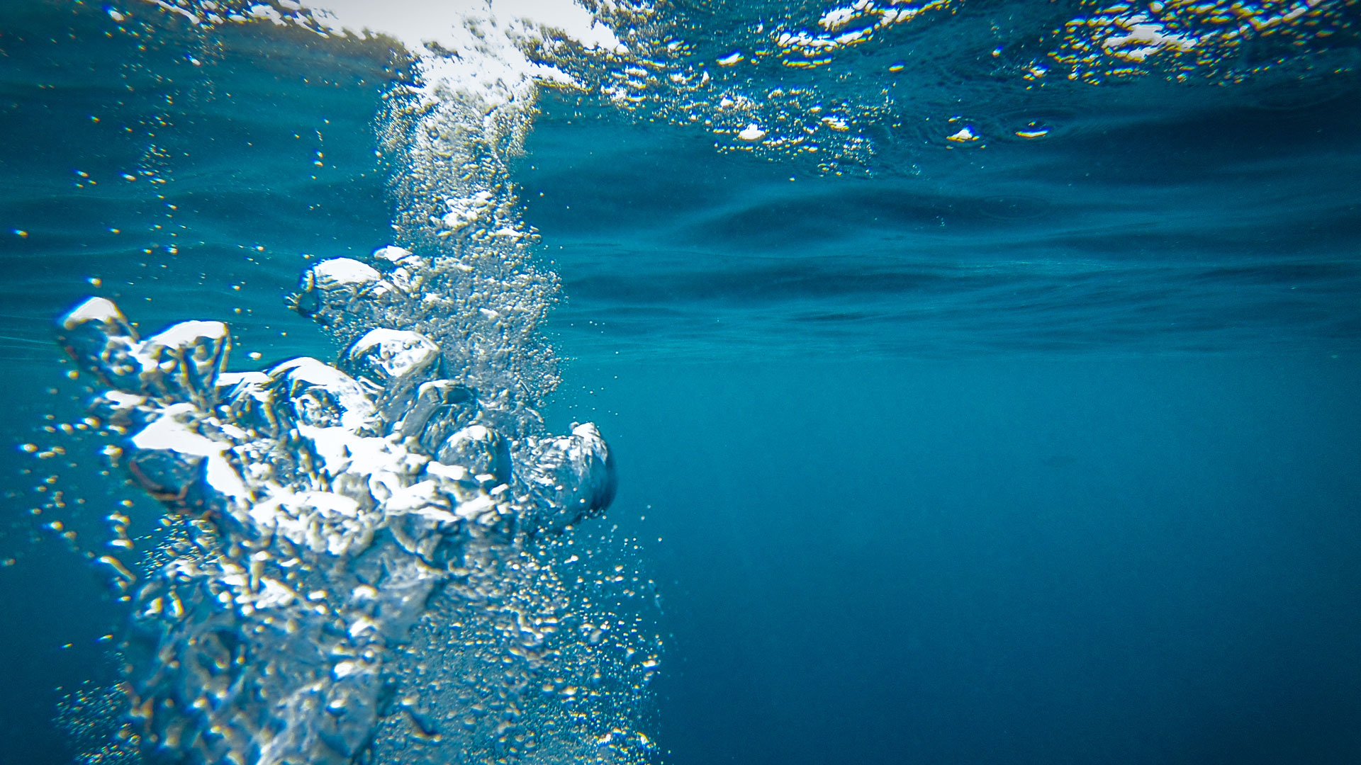Según los científicos la disminución ocurre debido a la aparición de una capa superficial de agua de baja alcalinidad que dificulta la capacidad de los océanos para absorber CO2 (iStock)
