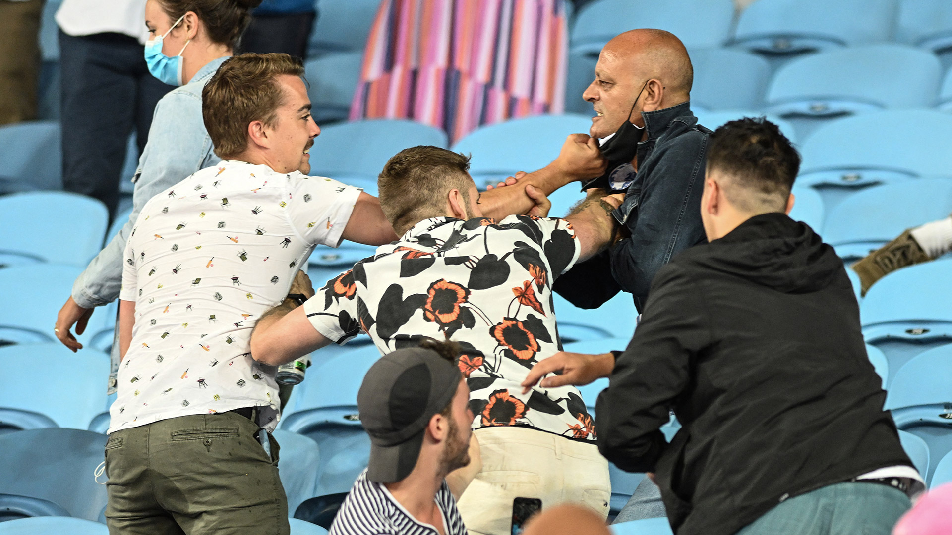Aficionados del Abierto de Australia se tomaron a golpes (AFP)