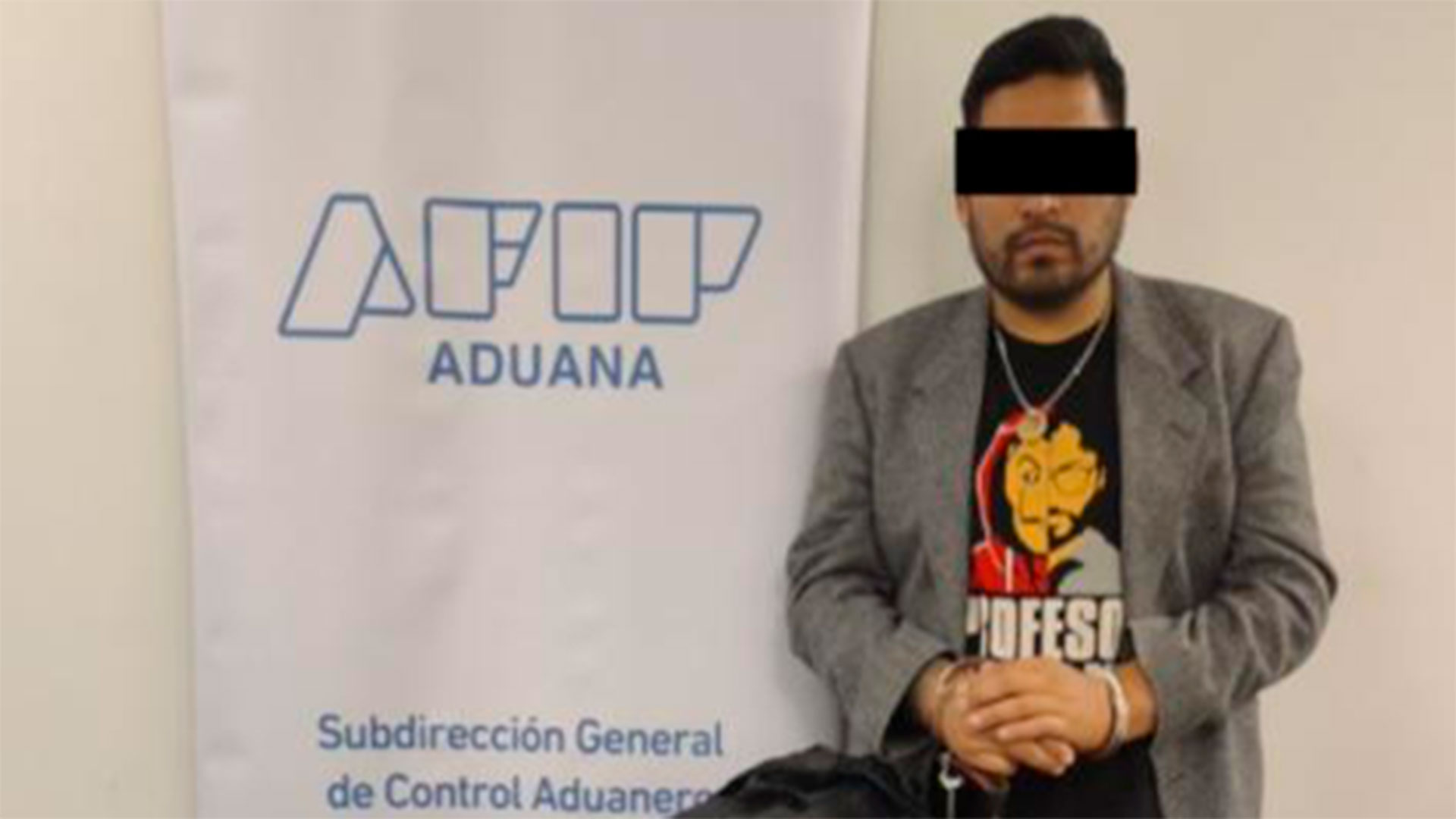 El detenido y su camiseta de La Casa de Papel