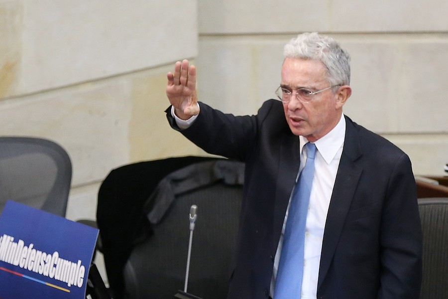 Niegan solicitud de aplazamiento de la audiencia de preclusión contra Álvaro Uribe
