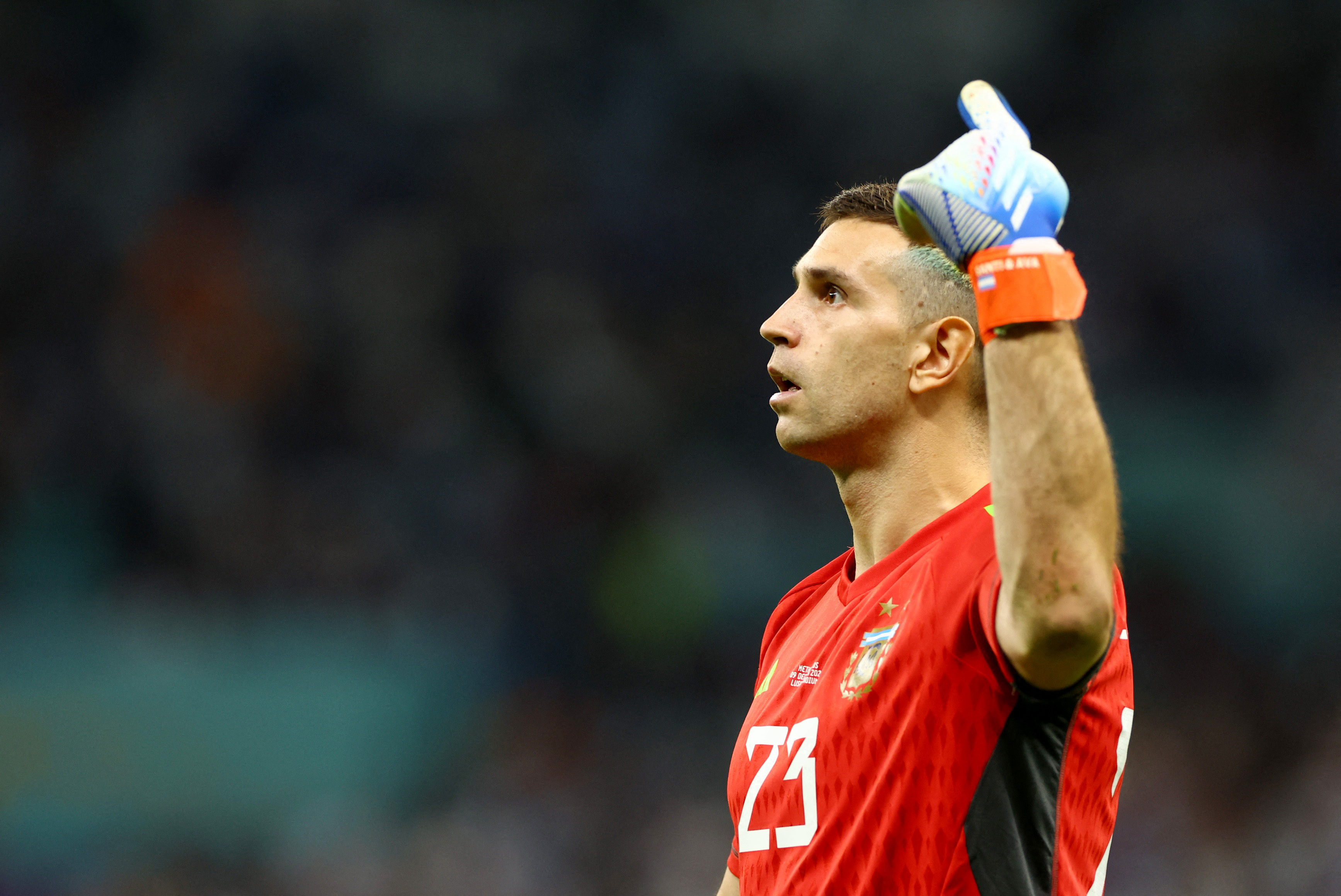 Emiliano Martínez fue una de las grandes figuras de la victoria ante Países Bajos (Reuters/Bernadett Szabo)