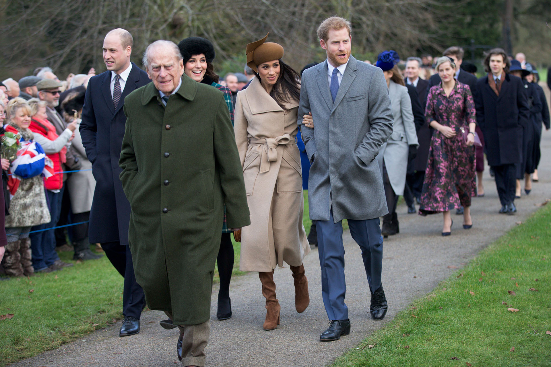 Los príncipes William y Harry con el duque de Edimburgo en Sandringham, Norfolk