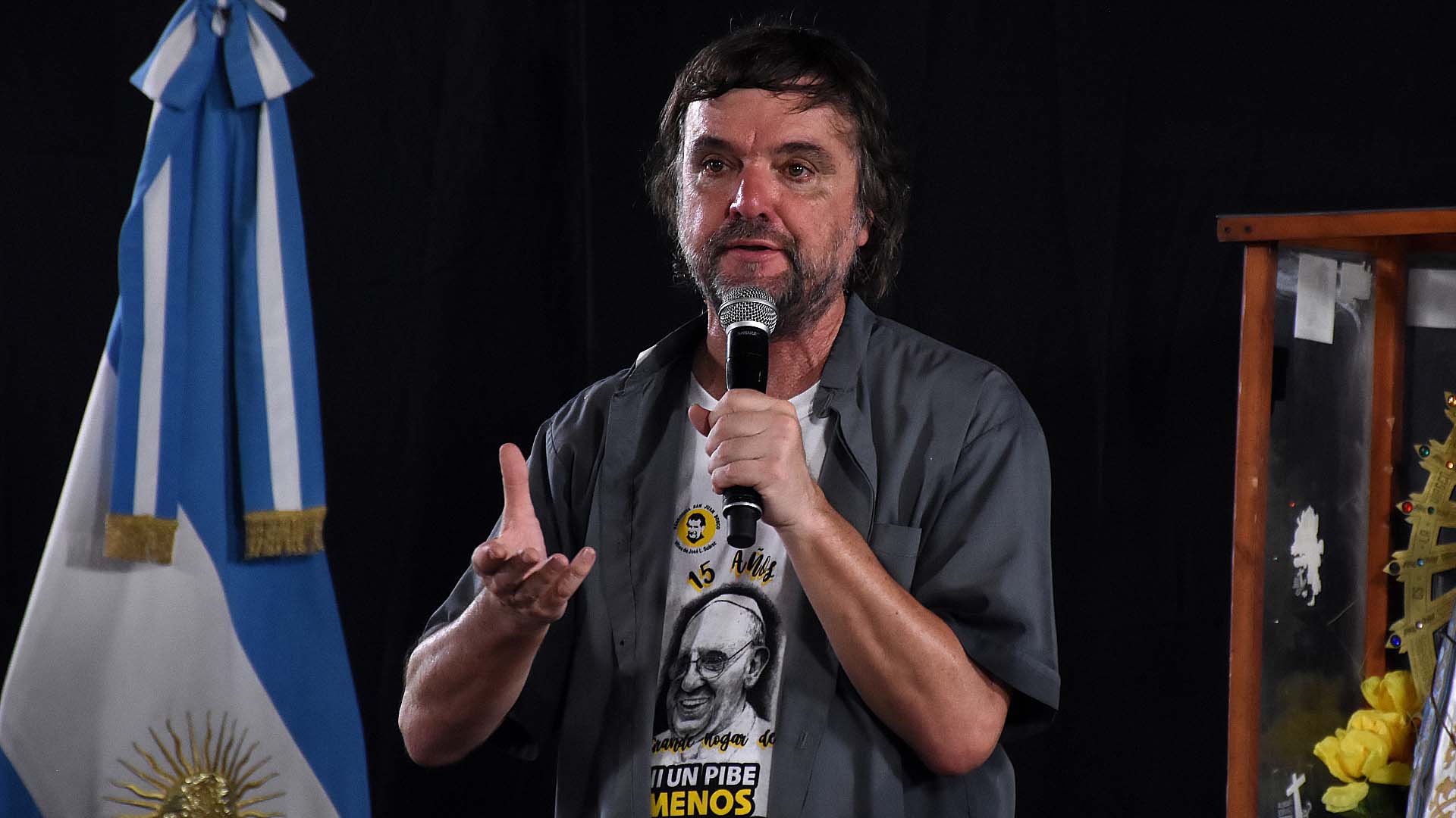 El Padre Pepe encabezó el acto.