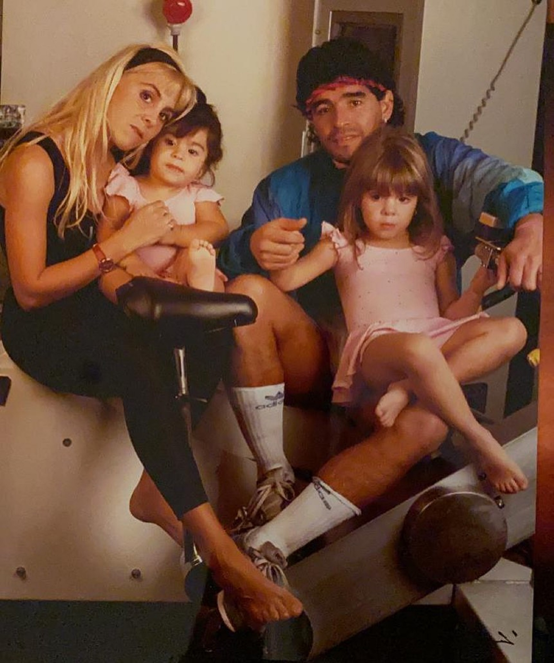 Diego y Claudia junto a sus dos hijas: Dalma y Gianinna
