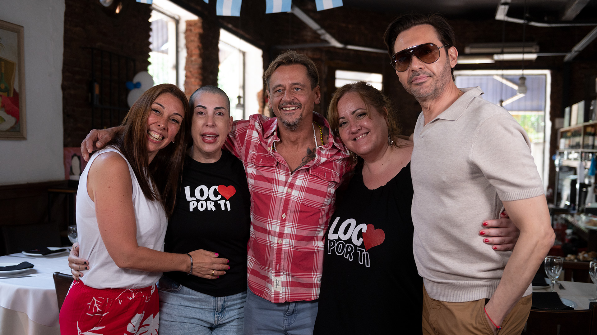 Manolo y José Antonio junto a Dany Campana, Natalia Boffi y Marinés Etcheves, integrantes de fans club Loco por ti