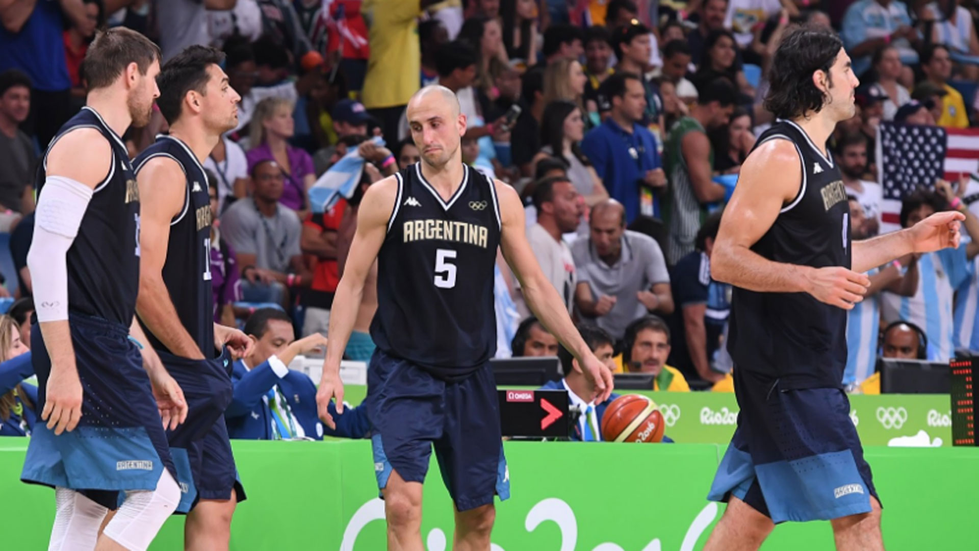 Parte de la Generacion Dorada: Nocioni, Delfino, Ginóbili y Scola (@FIBA)