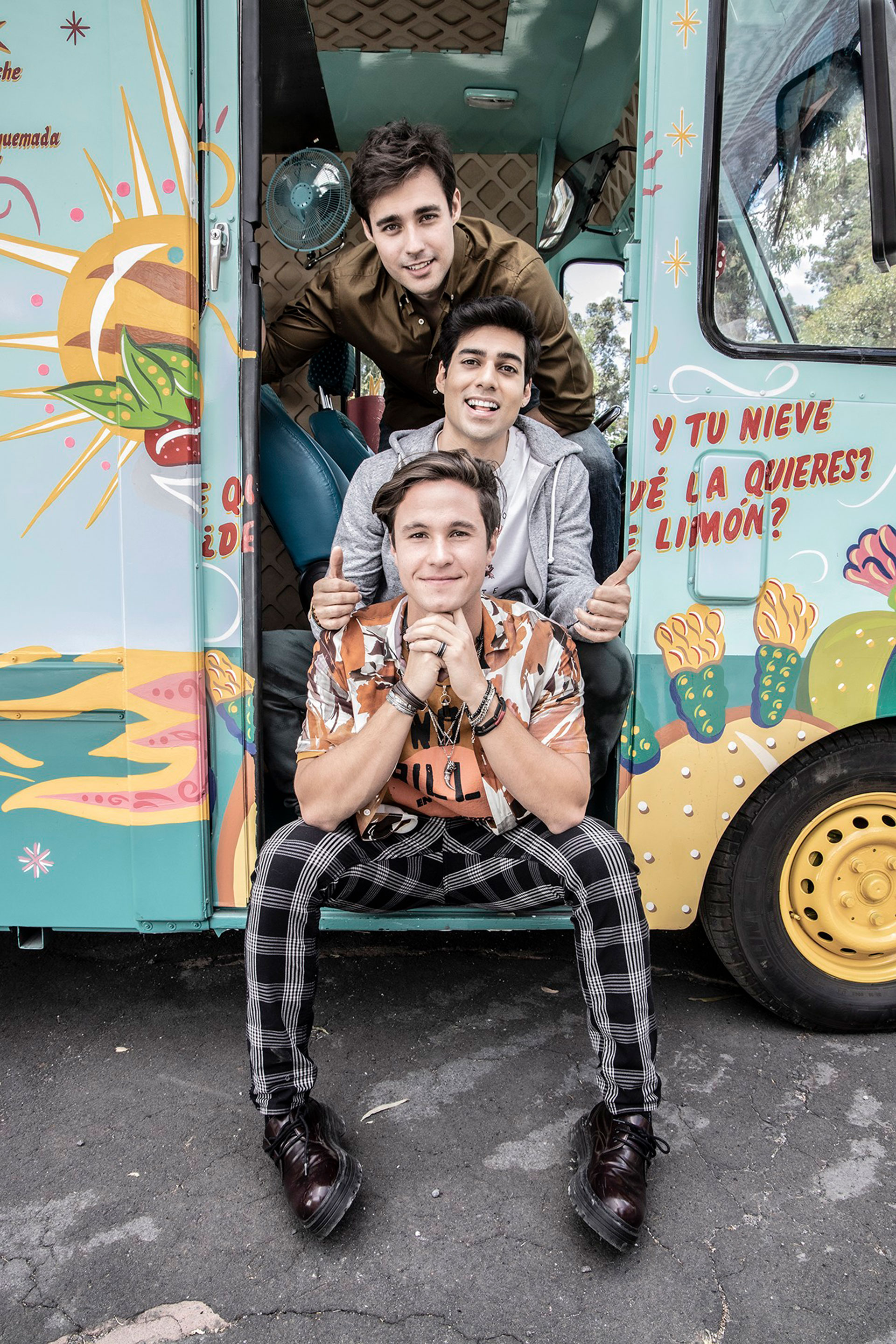 Jorge Blanco como Migue, Michael Ronda en la piel de Morgan y Lolo Brito que interpreta a Diego, son los tres papás de California.
(Disney Plus)