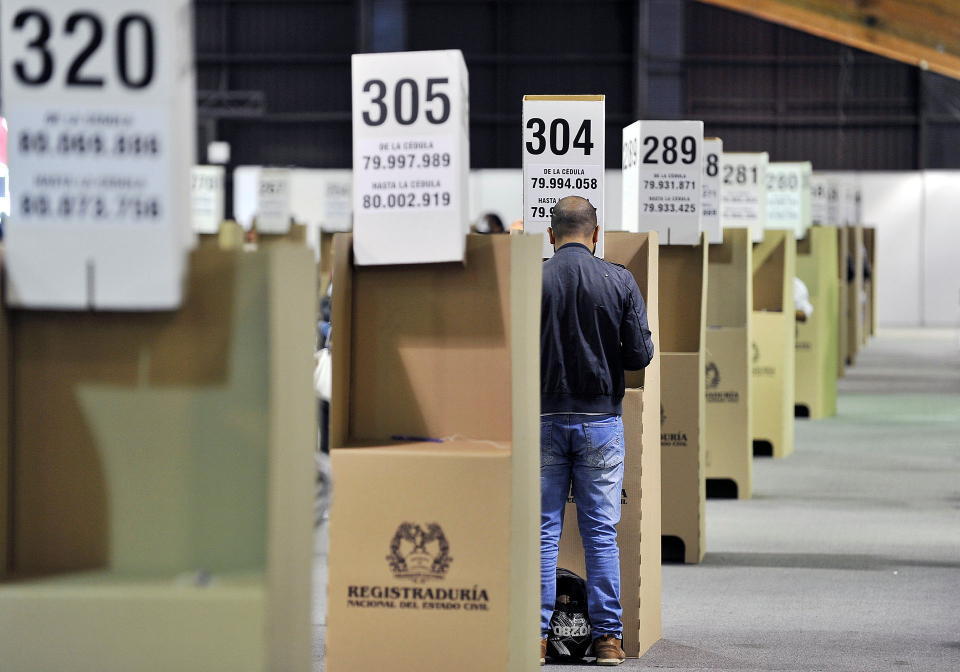 Denuncian red mafiosa en la Registraduría para amañar resultados electorales. REUTERS/Carlos Julio Martinez   