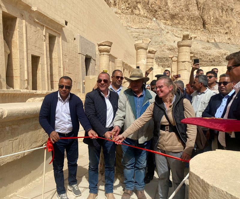 Funcionarios egipcios inauguran la tumba de Meru (Ministerio de Antigüedades de Egipto/Handout via REUTERS)