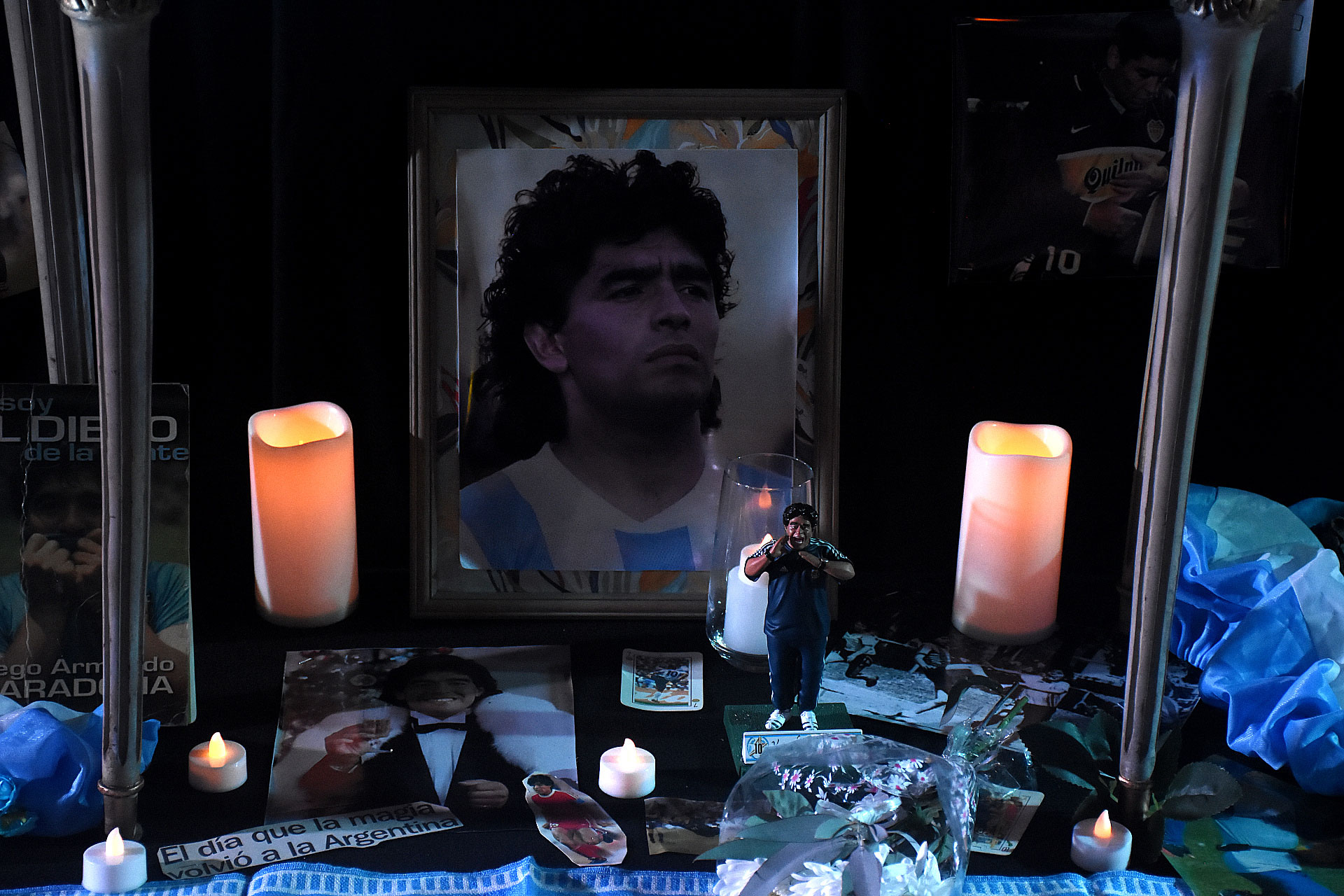 El santuario dedicado a Diego Maradona,  en el que los asistentes se tomaron fotografías y grabaron sus recuerdos 