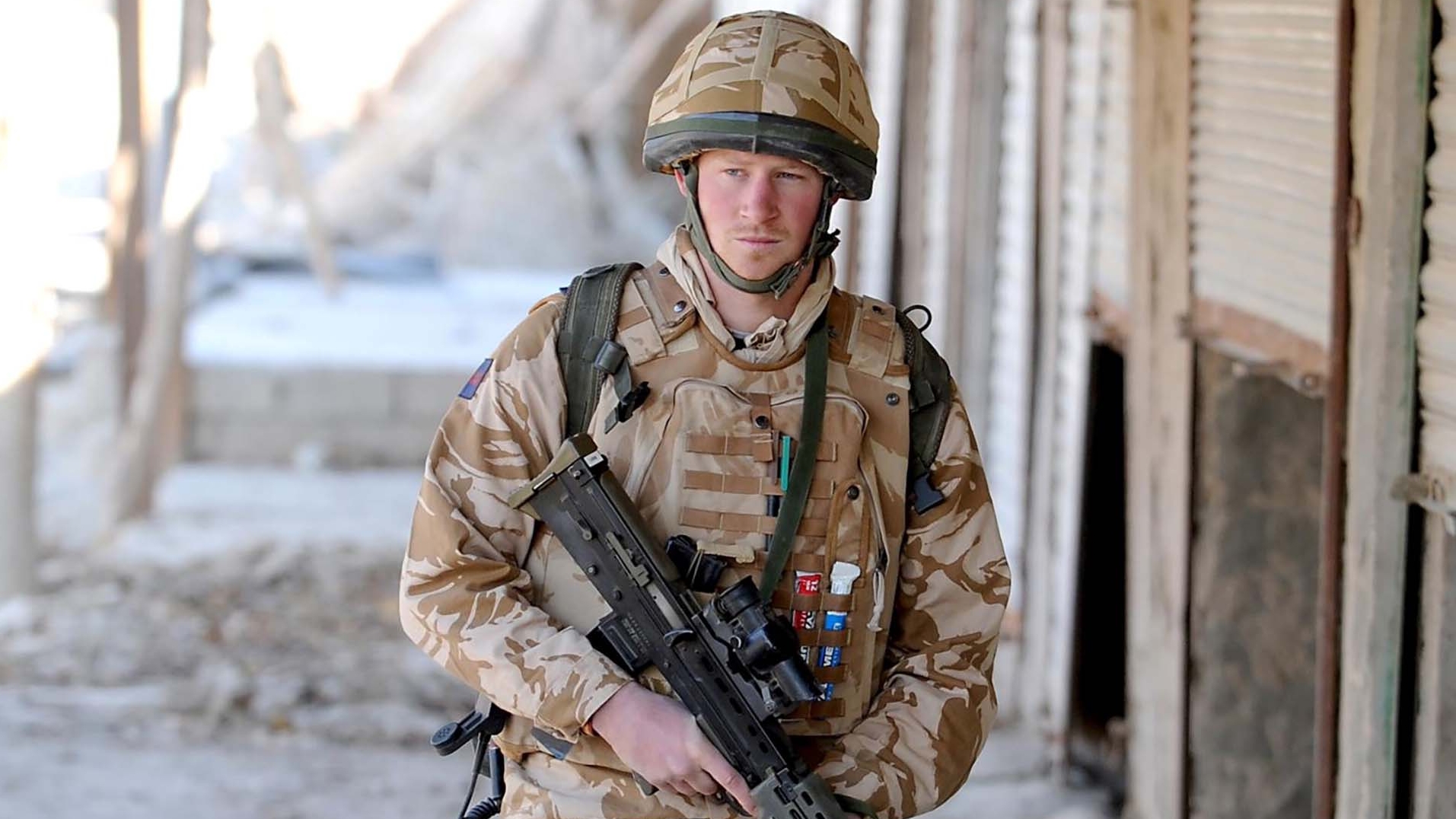 El ministro de Defensa británico criticó al príncipe Harry por revelar que mató a 25 talibanes: “Defraudó a su equipo”