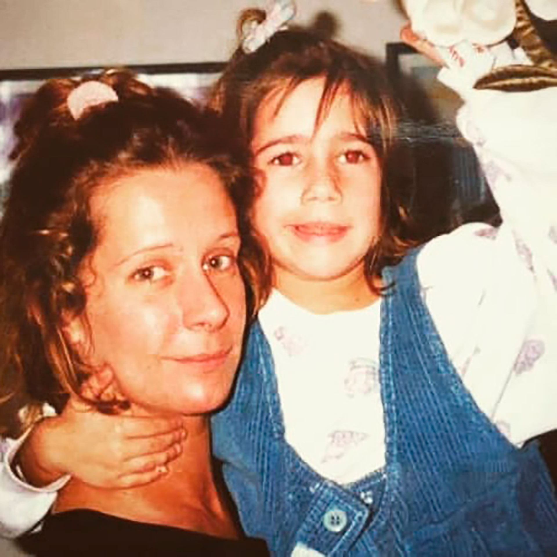Malena es la mayor de los tres hijos de María