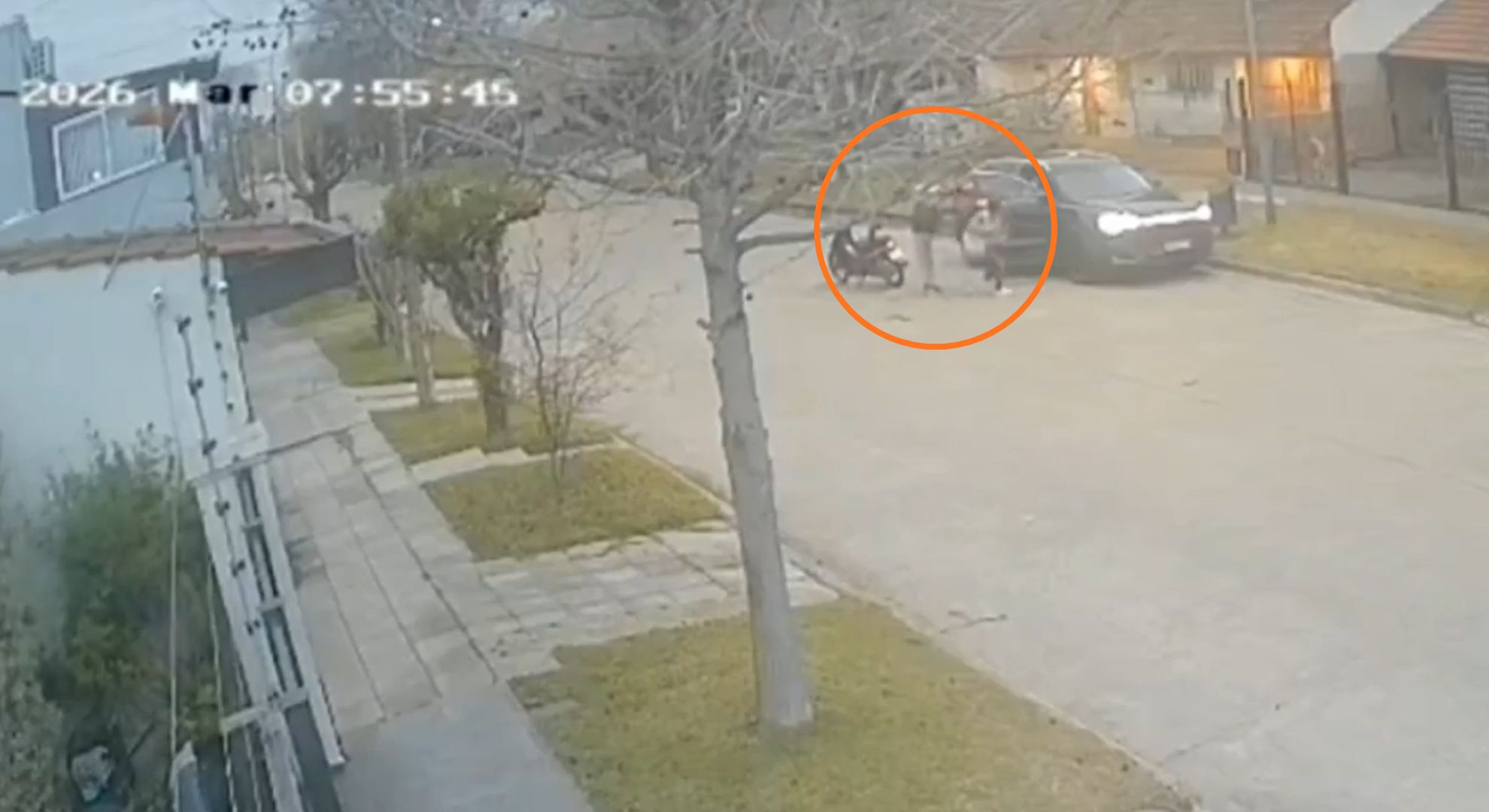 Llevaba a su hija a la escuela en Mar del Plata y dos motochorros le robaron la camioneta en menos de un minuto 