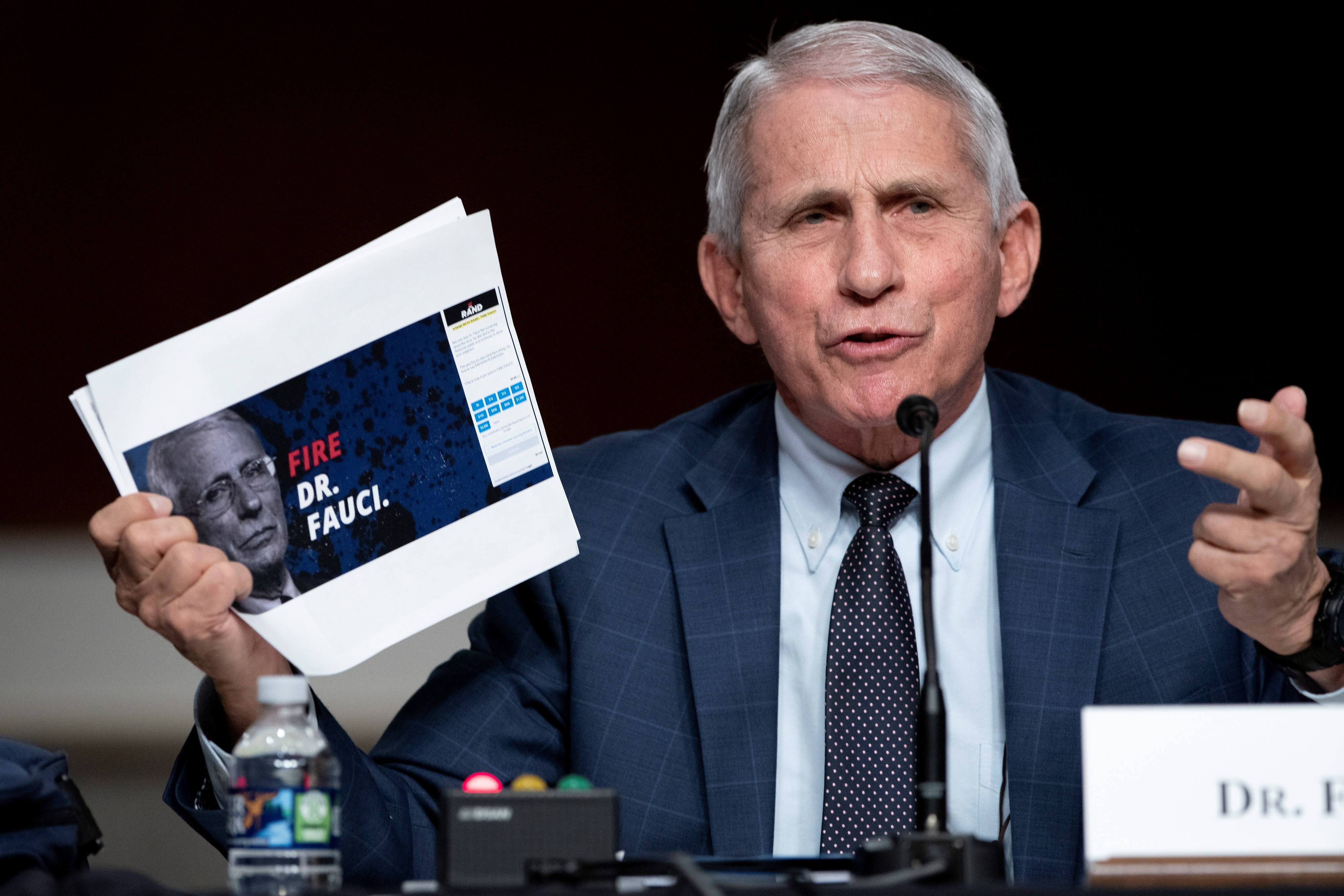 El Dr. Anthony Fauci, principal epidemiólogo del Gobierno estadounidense, responde a las preguntas del Senador Rand Paul (fuera de cuadro.) durante una audiencia en el Senado, este 11 de enero de 2022. EFE/Greg Nash/Pool