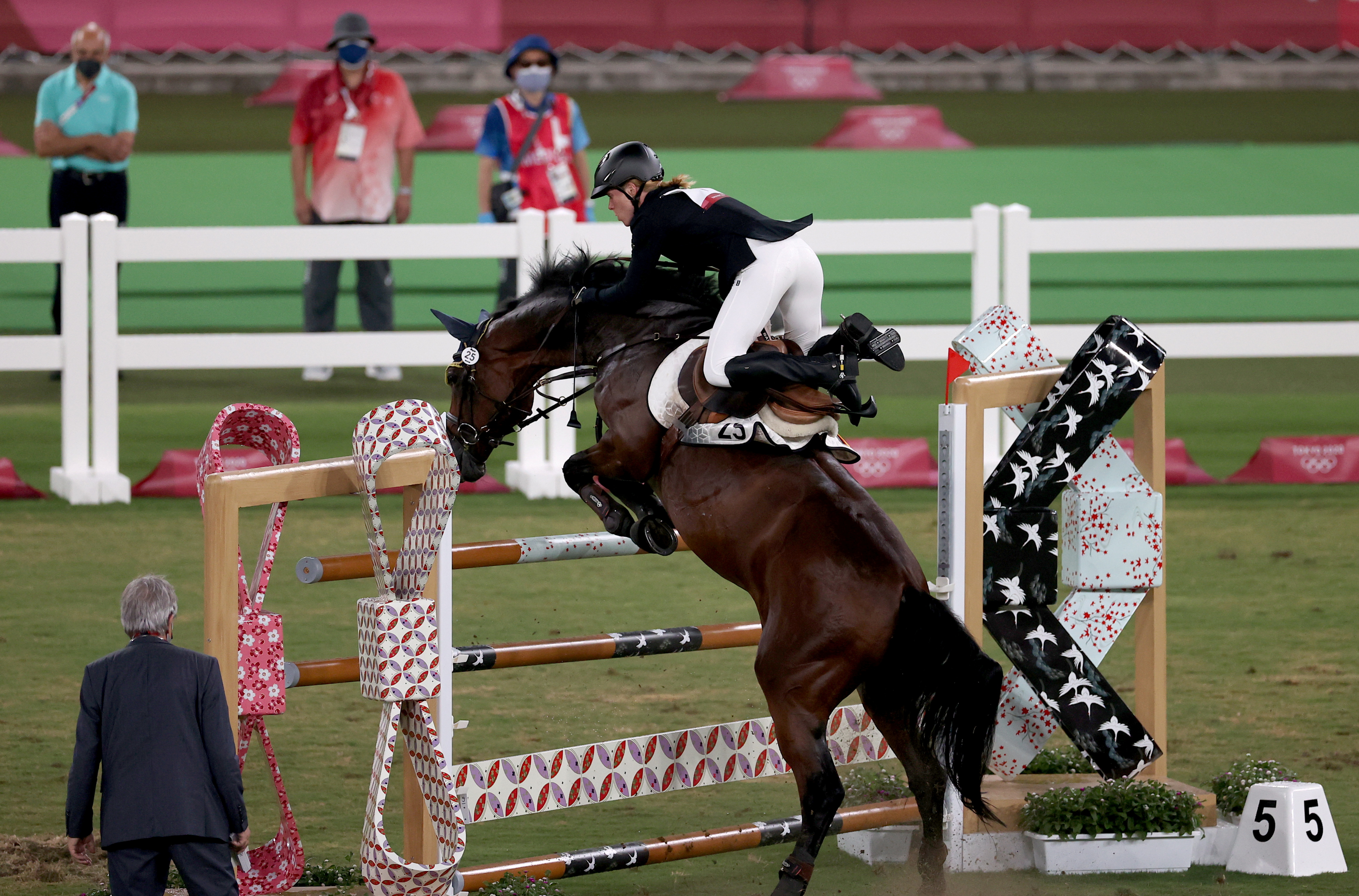 FILE PHOTO: Tokyo 2020 Olympics - Modern Pentathlon - Women's Riding - Tokyo Stadium - Tokyo, Japan - August 6, 2021. Annika Schleu of Germany in action REUTERS/Ivan Alvarado//File Photo