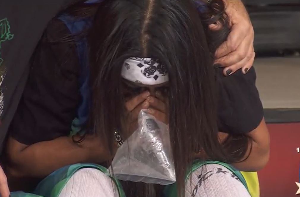 Toñita tuvo que hacer respiraciones con una bolsa para poder recobrar el aliento por el ataque de ansiedad (Captura: Las Estrellas)