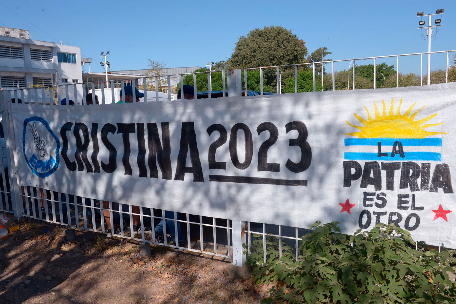 Pancarta de La Patria es el Otro en el plenario de Avellaneda el sábado pasado (foto: Aglaplata)