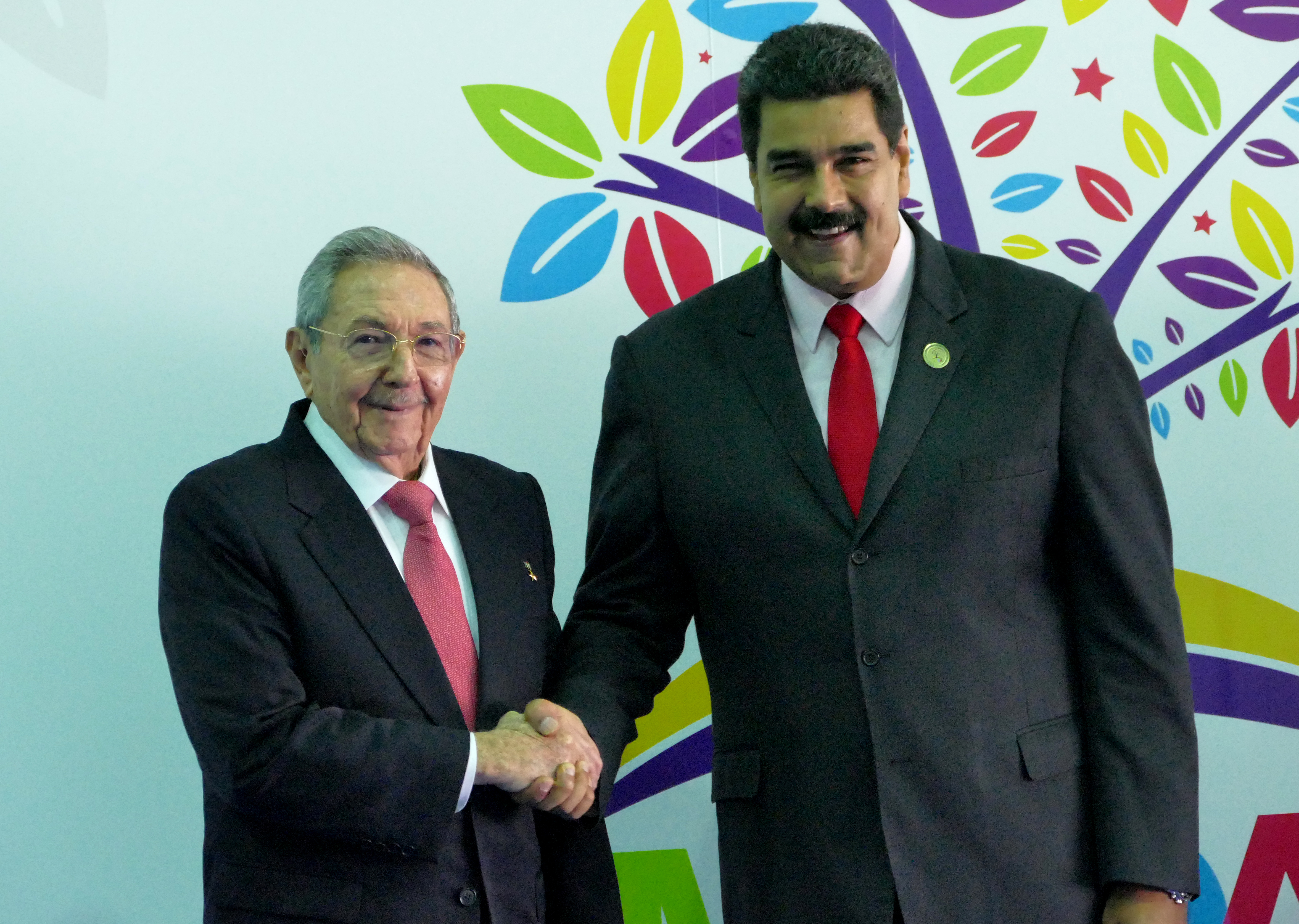 Raul Castro y Nicolás Maduro apoyan a Rusia