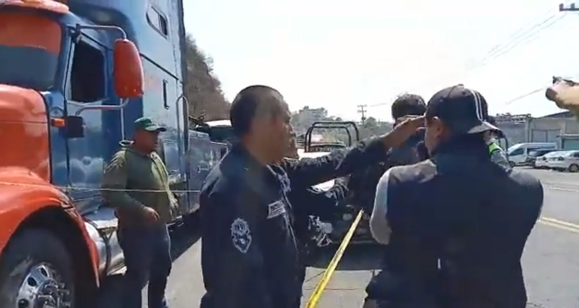 Policía municipal y elemento de GN agredieron a periodistas en Naucalpan