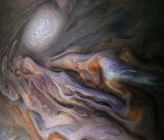 Una multitud de nubes arremolinadas en el dinámico Cinturón Templado Norte Norte de Júpiter se captura en esta imagen de la nave espacial Juno de la NASA (NASA/JPL-CALTECH/SWRI/MSSS)
