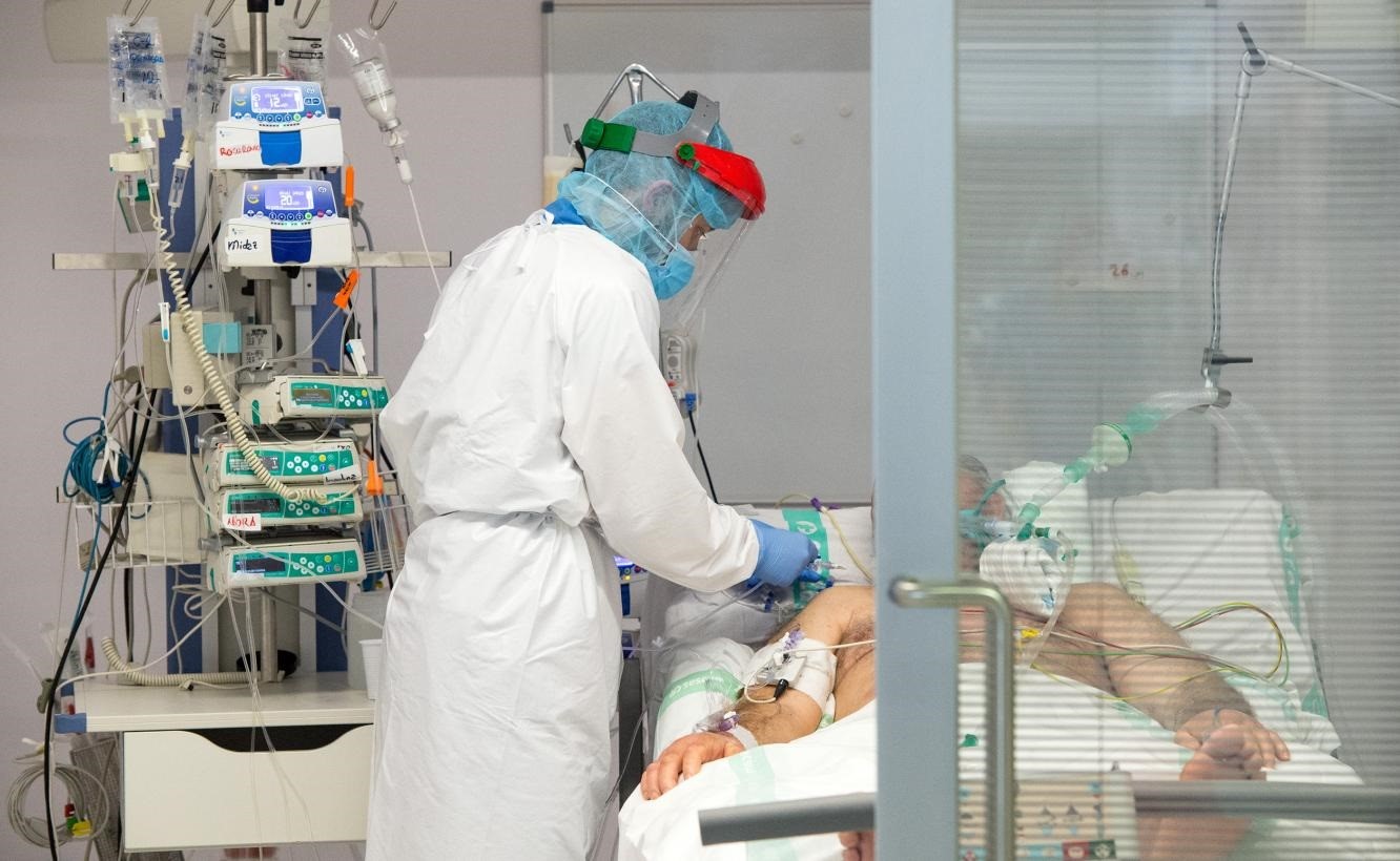 Pacientes con COVID-19 tienen patologías cardíacas graves mientras están internados 
