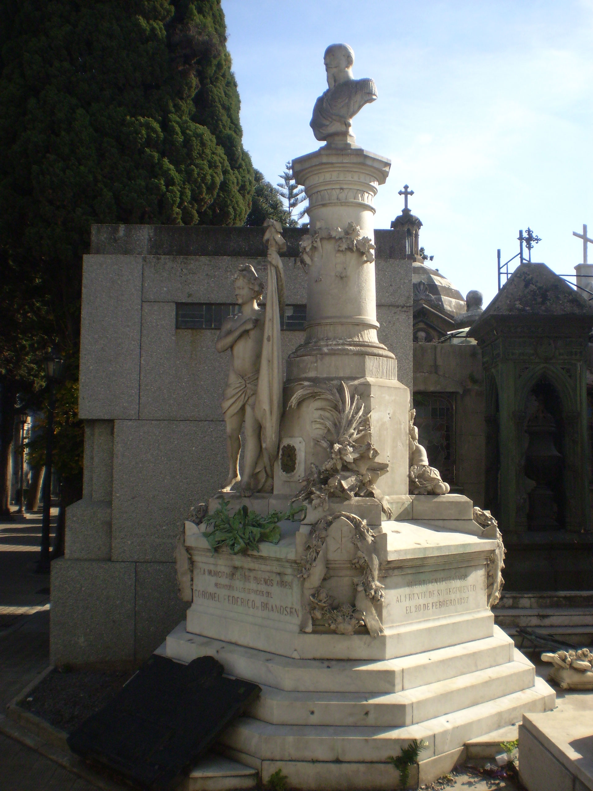La tumba del francés en La Recoleta. Al momento de su muerte, tenía 41 años, y estaba casado con Rosa Jáuregui