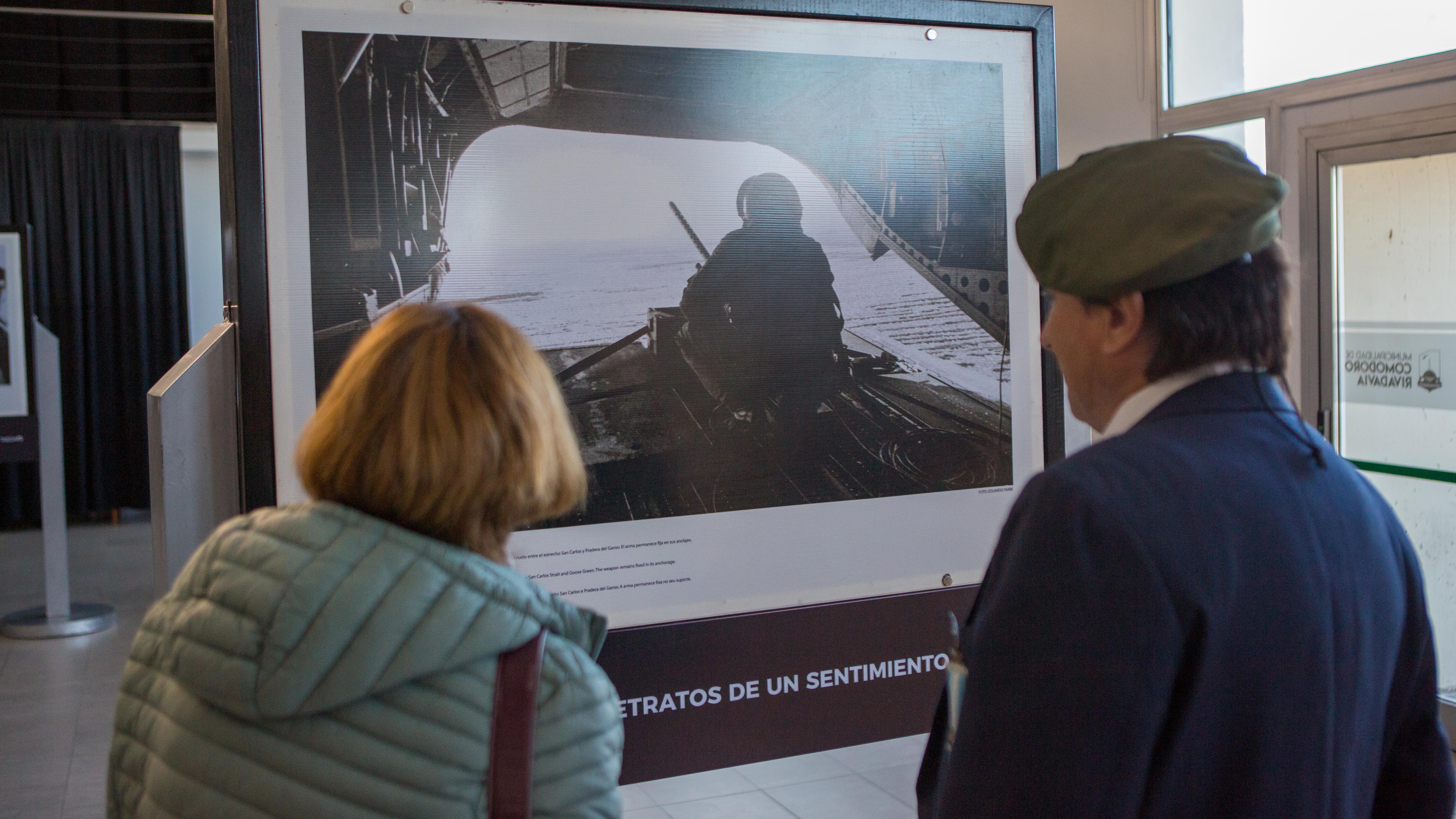 La muestra “Malvinas, retratos de un sentimiento” llegó a Comodoro Rivadavia en el marco del 2 de abril