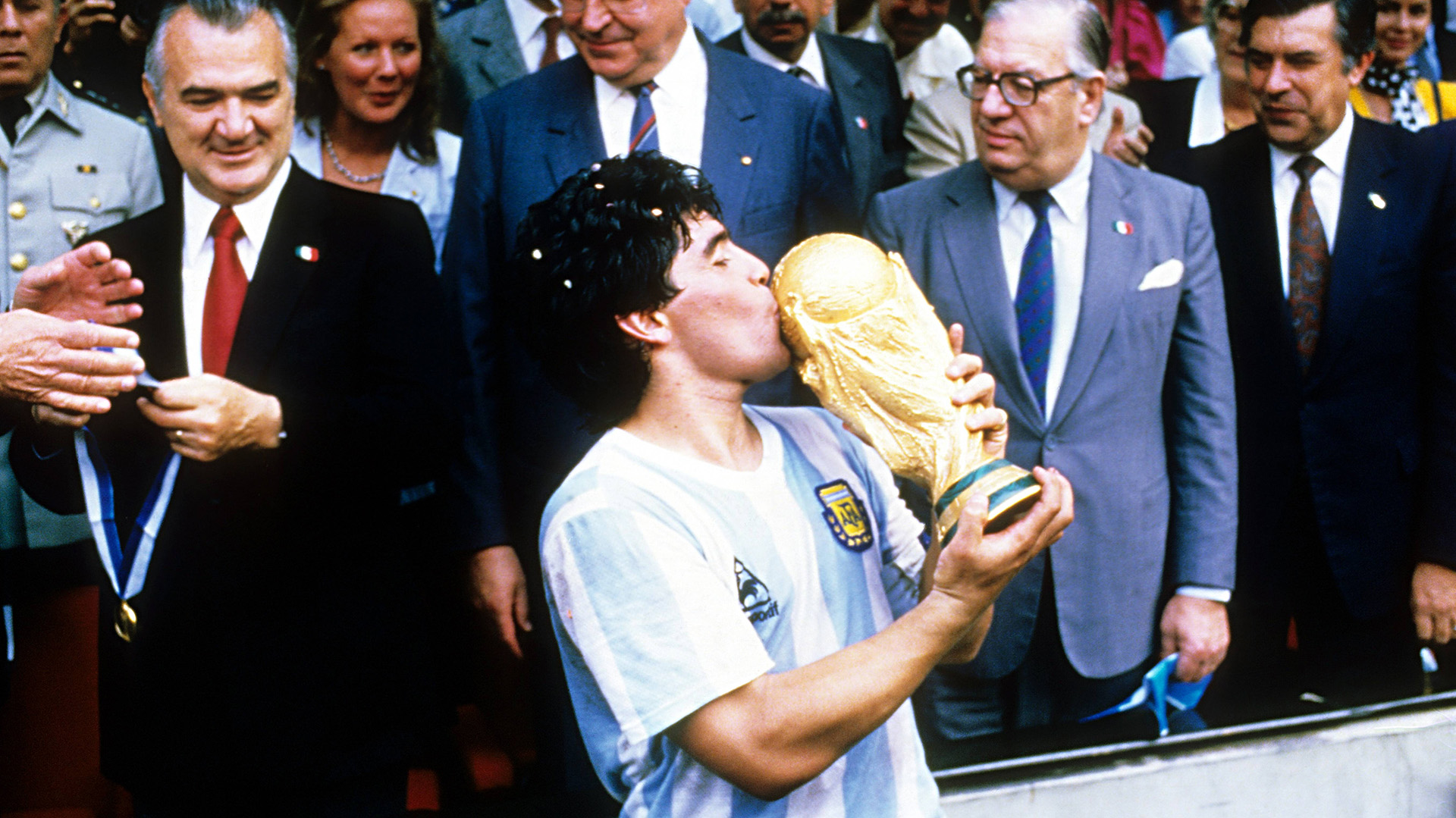 El análisis de un profesor de Harvard: “Maradona fue el más imperfecto de los dioses humanos”