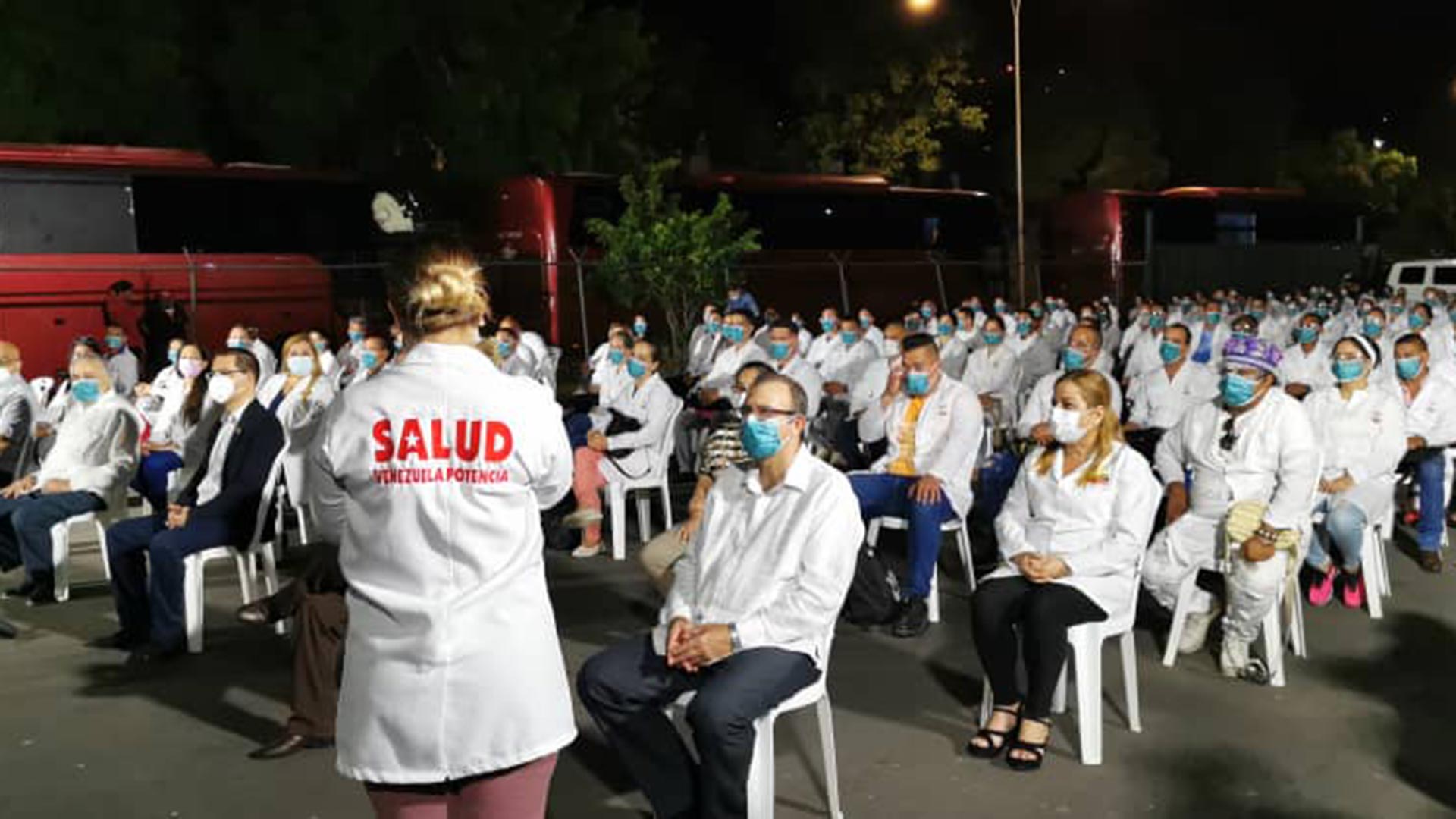 Los médicos que viajan a Venezuela (Twitter Bruno Rodríguez)