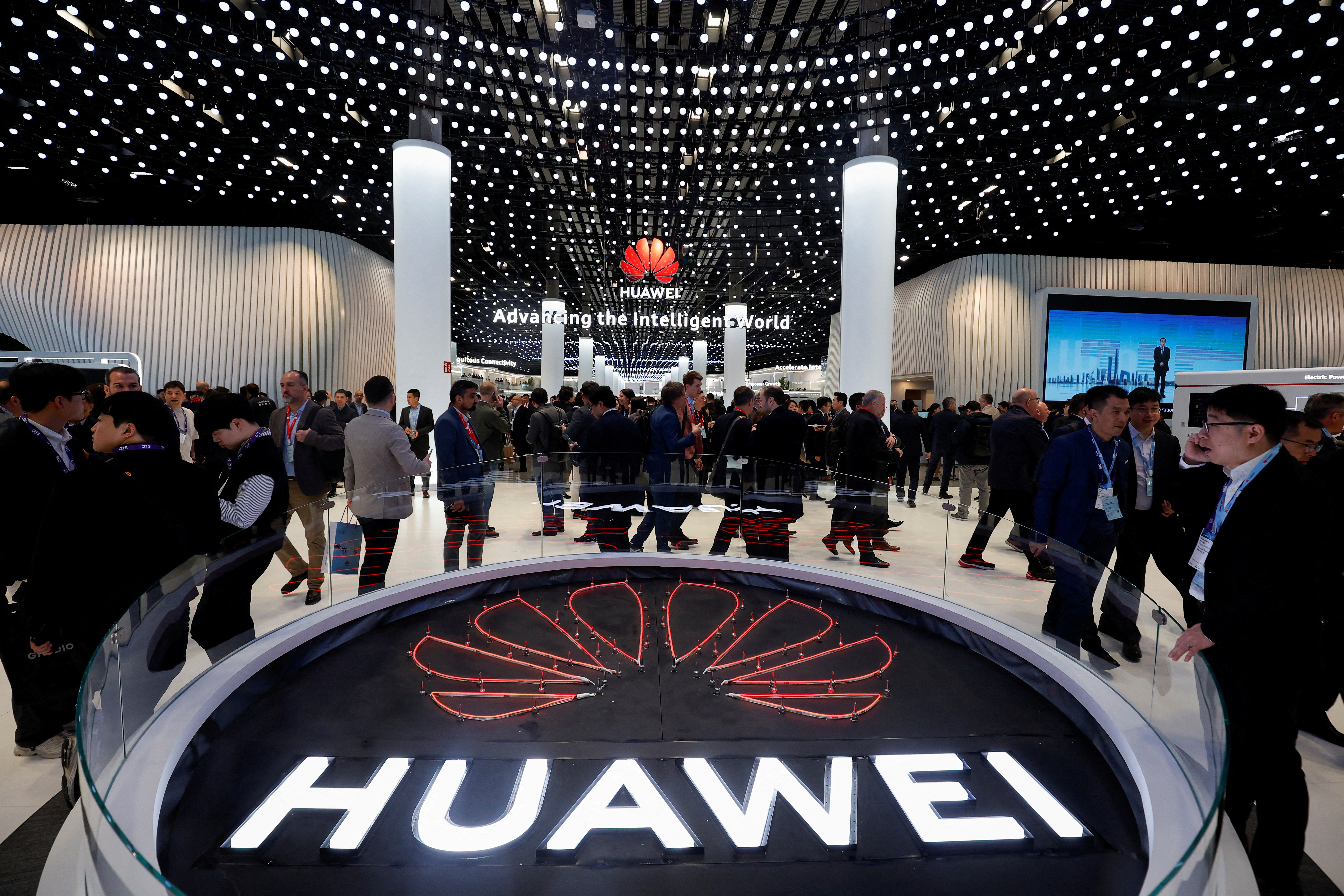 Alarma en España por un acuerdo del Gobierno con Huawei para el almacenamiento de información sensible