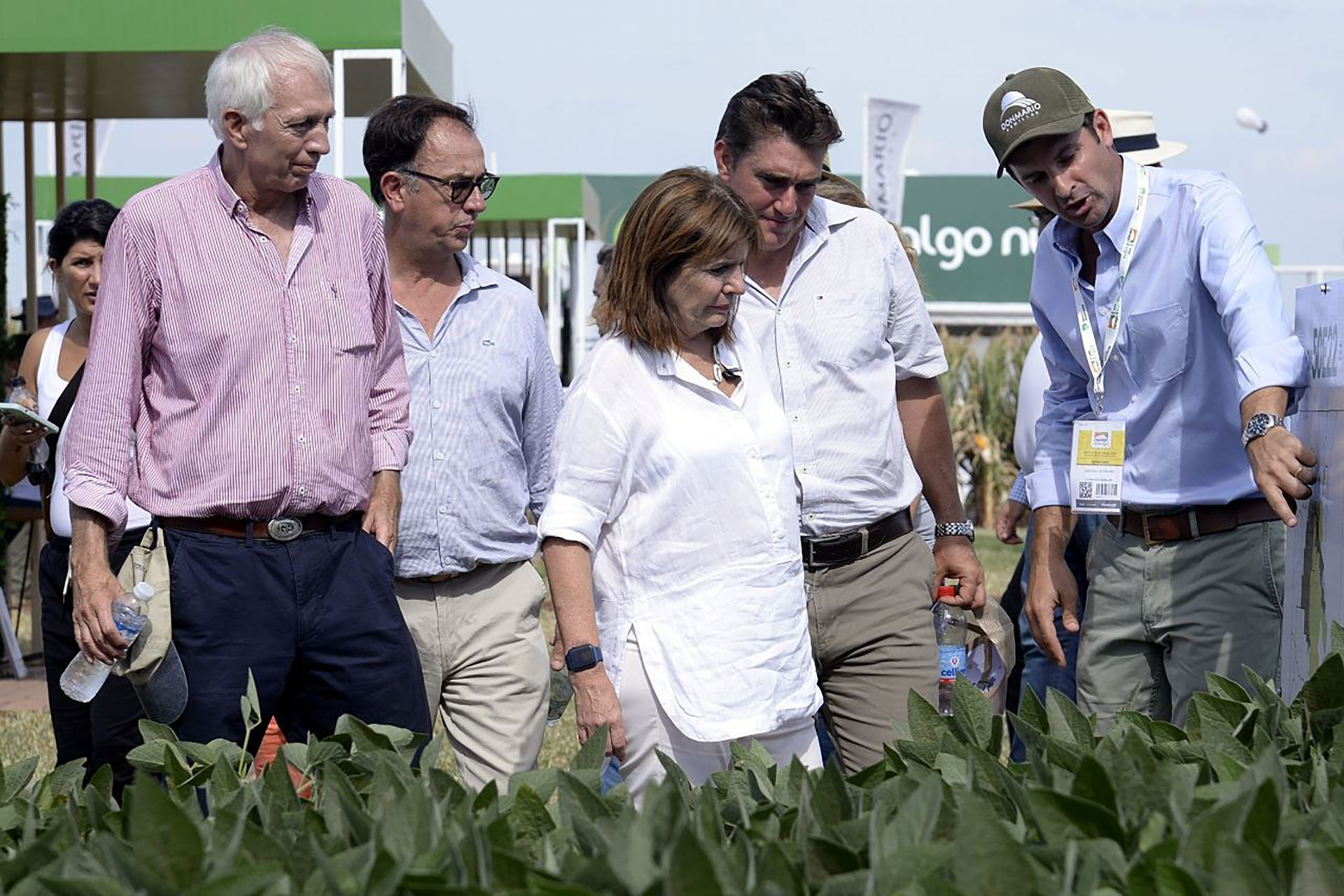 La líder del PRO también descubrió las últimas novedades de la industria semillera. (Fotos Sergio Poltan - Prensa Bullrich)