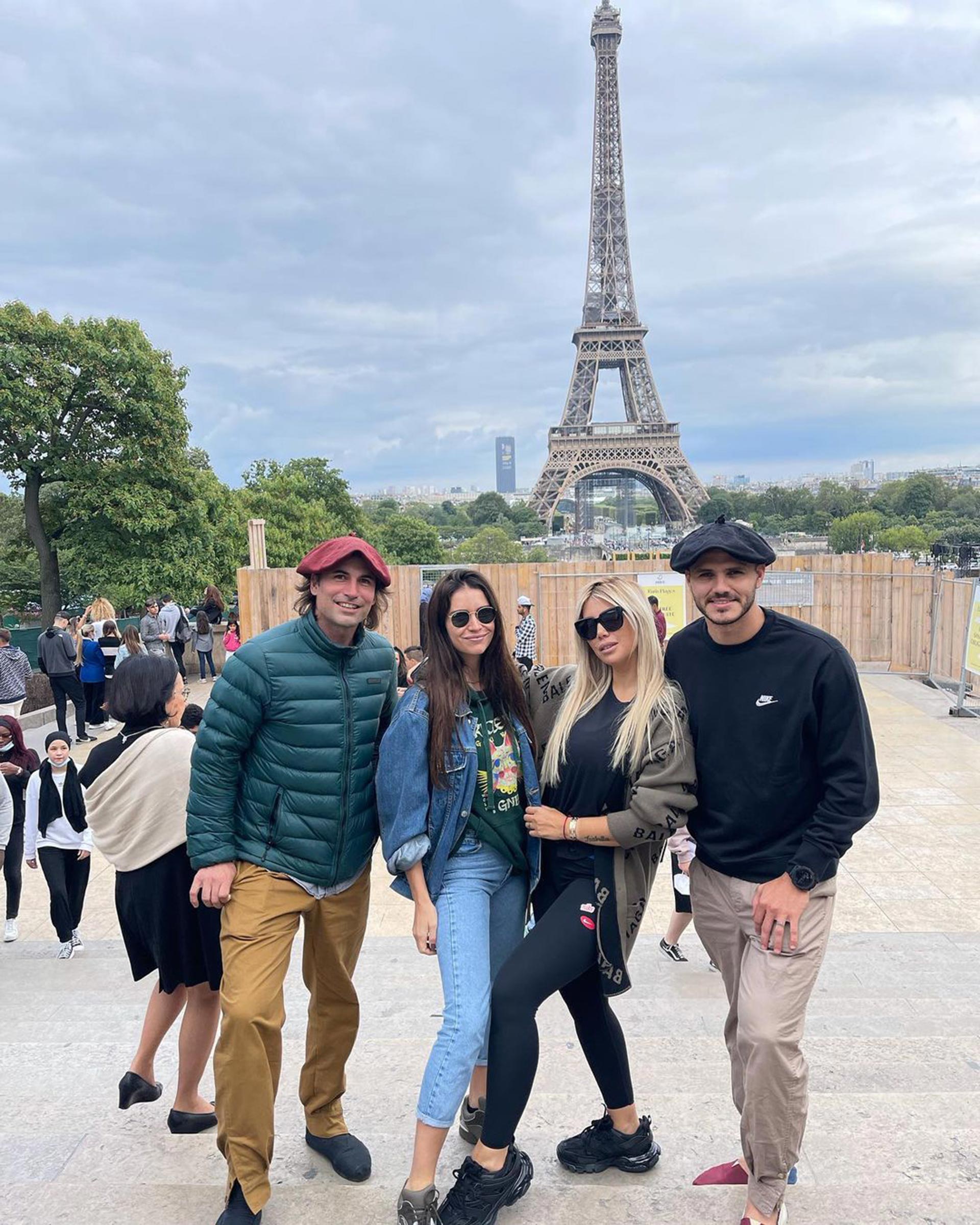 Jakob y Zaira junto a Wanda y Mauro en Paris (Instagram)