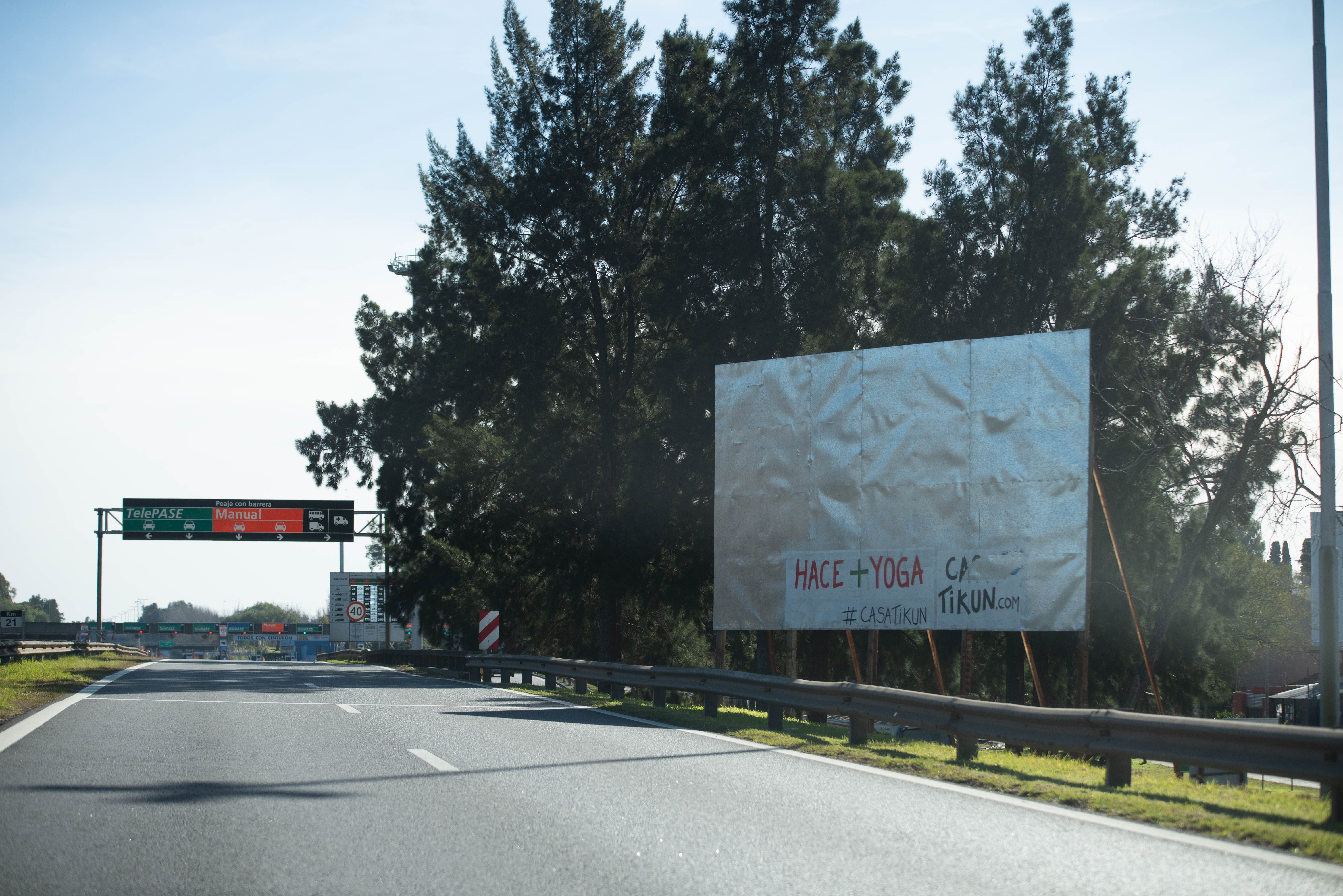 Carteles publicidad vacíos, consecuencia de la cuarentena forzosa