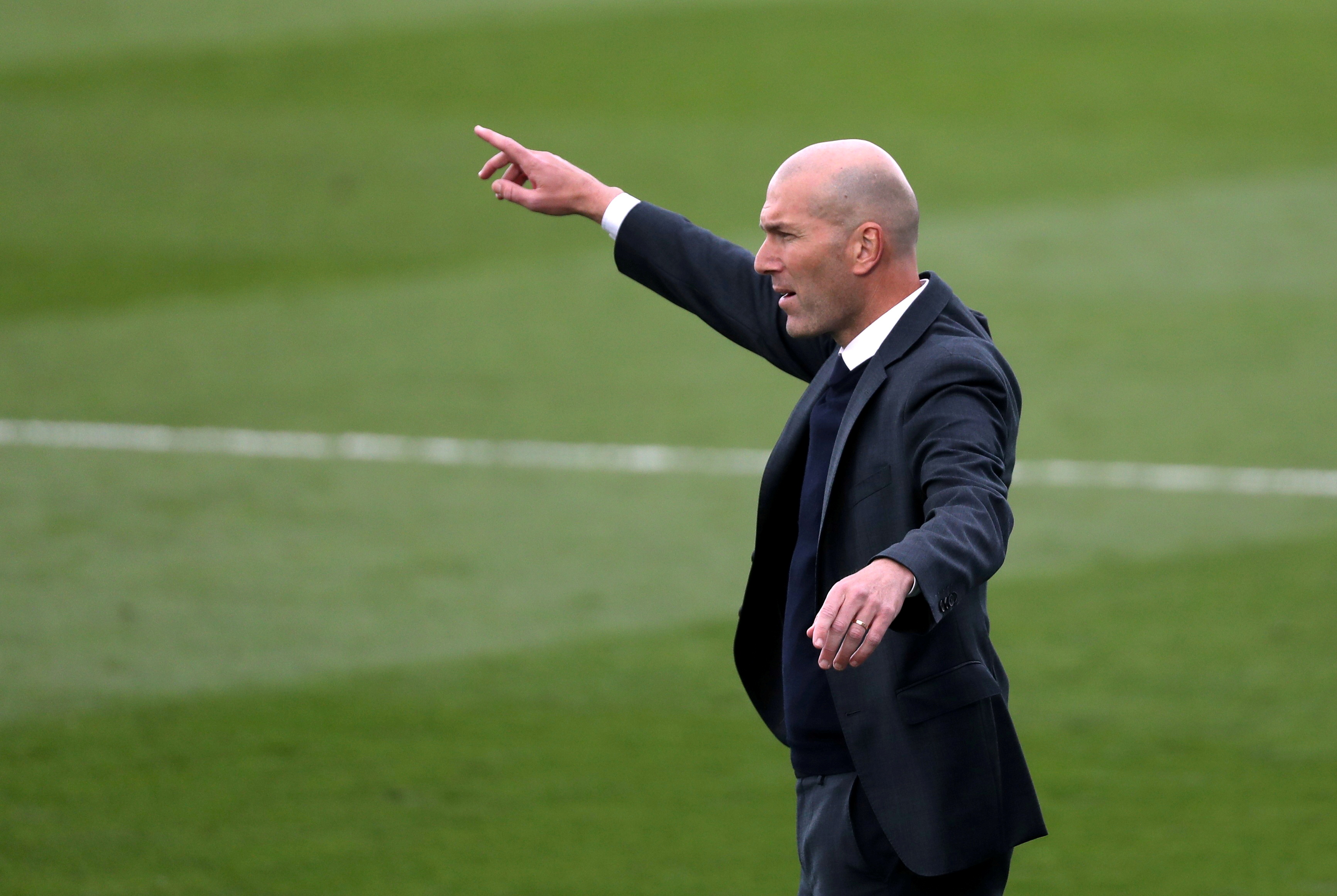 Zinedine Zidane, durante su último paso por el Real Madrid, en 2021 (REUTERS/Susana Vera)