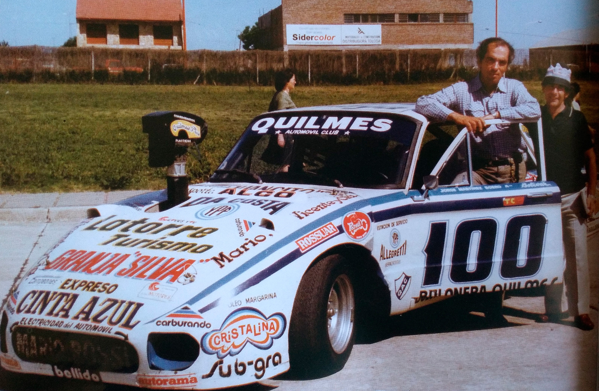 Jorge Martínez Boero con el Ford Falcon del Quilmes Automóvil Club (Crédito: Archivo CORSA)