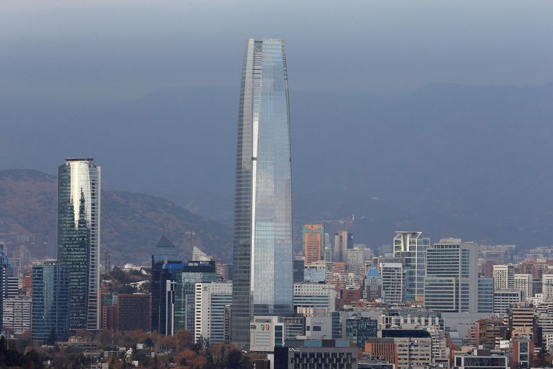 FOTO DE ARCHIVO. Vista de Santiago, Chile  Junio, 2019. REUTERS/Rodrigo Garrido