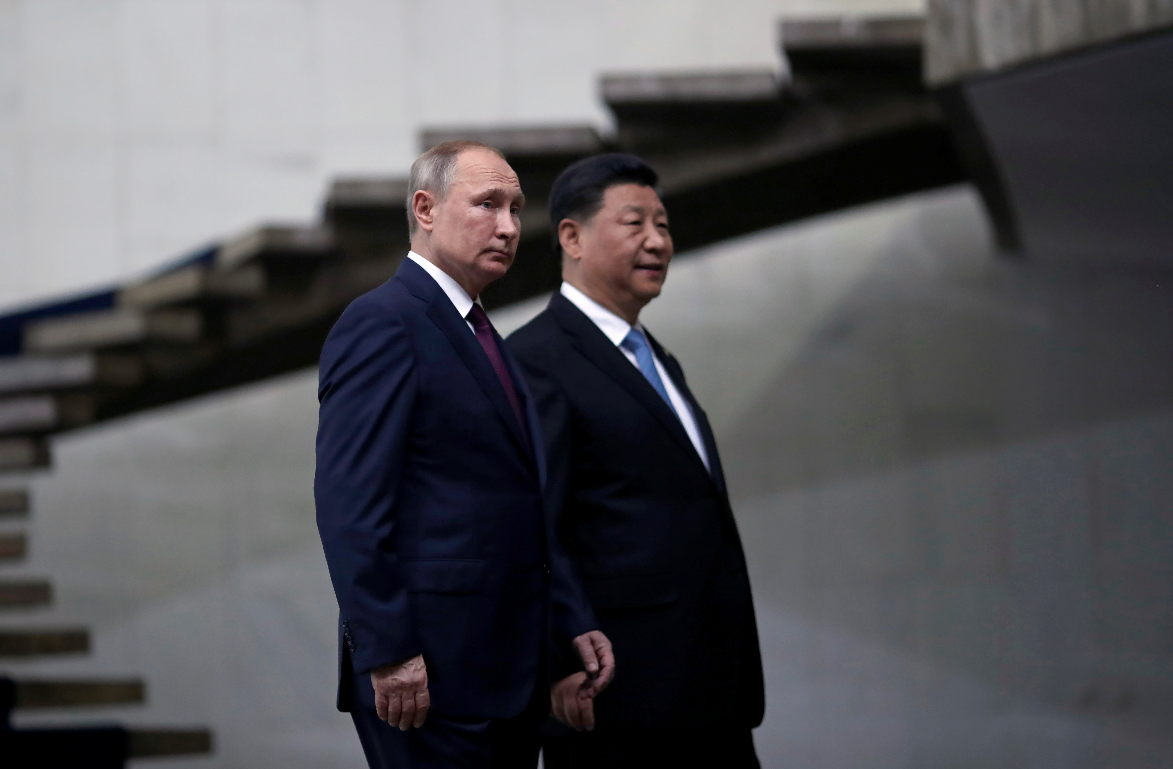 Vladimir Putin y Xi Jinping durante un encuentro en Brasilia, Brasil, en noviembre de 2019 (Reuters)