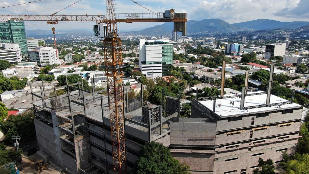 La inversión en construcción en El Salvador alcanzó un récord de USD 3,000 millones en 2025 - Infobae