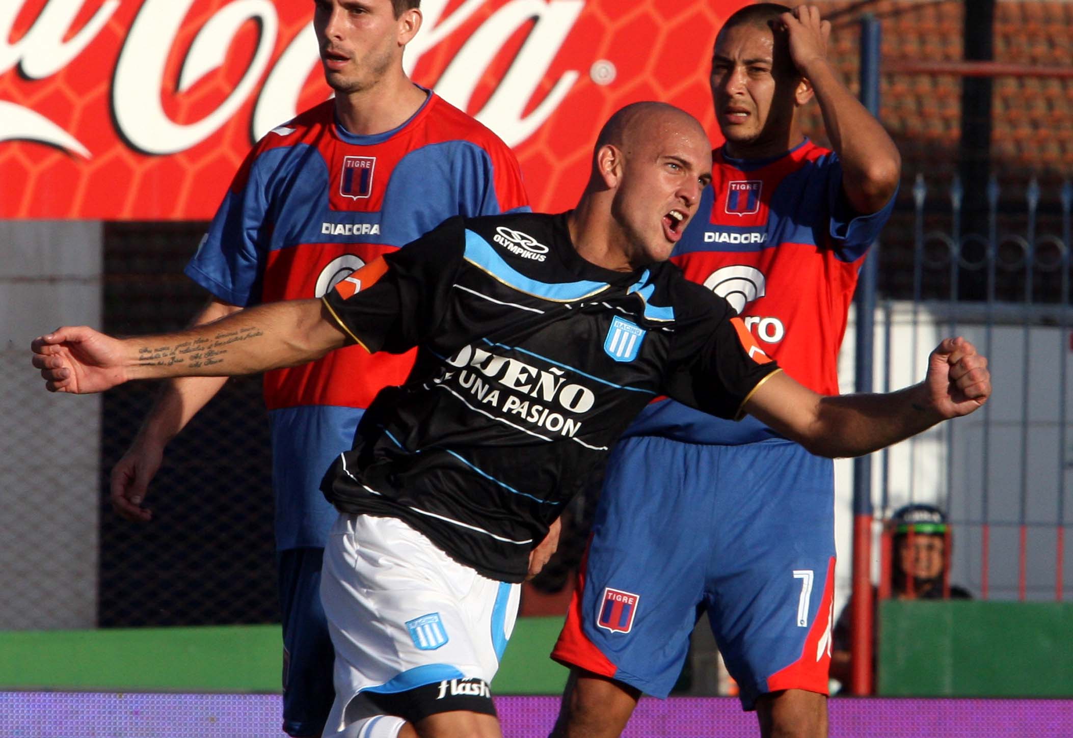 Jug&oacute; en Racing y en Europa, se volc&oacute; a otro deporte y puso en venta las camisetas que cambi&oacute;: los llamativos precios