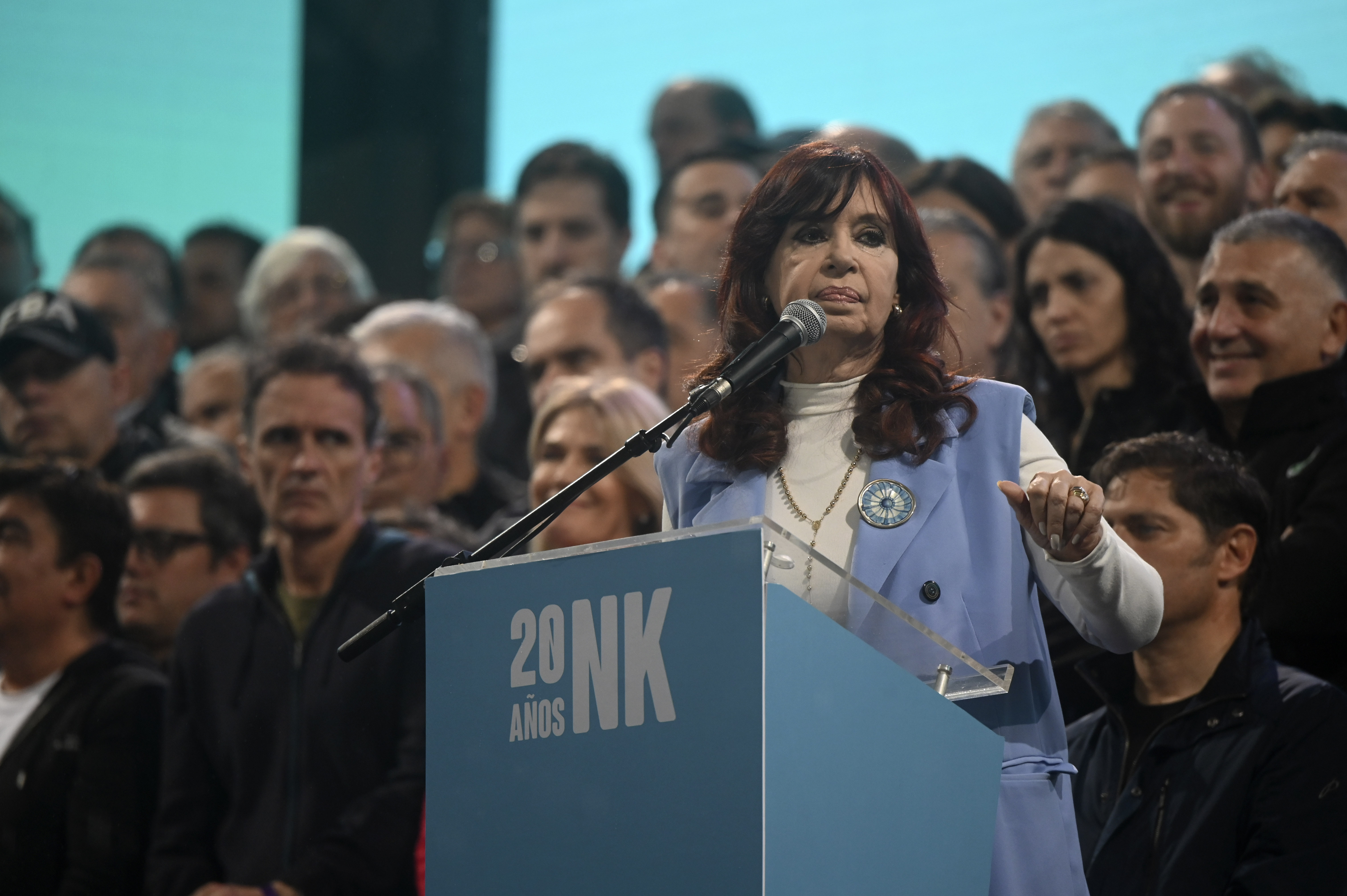Cristina Kirchner habló ante una multitud en Plaza de Mayo (AP)