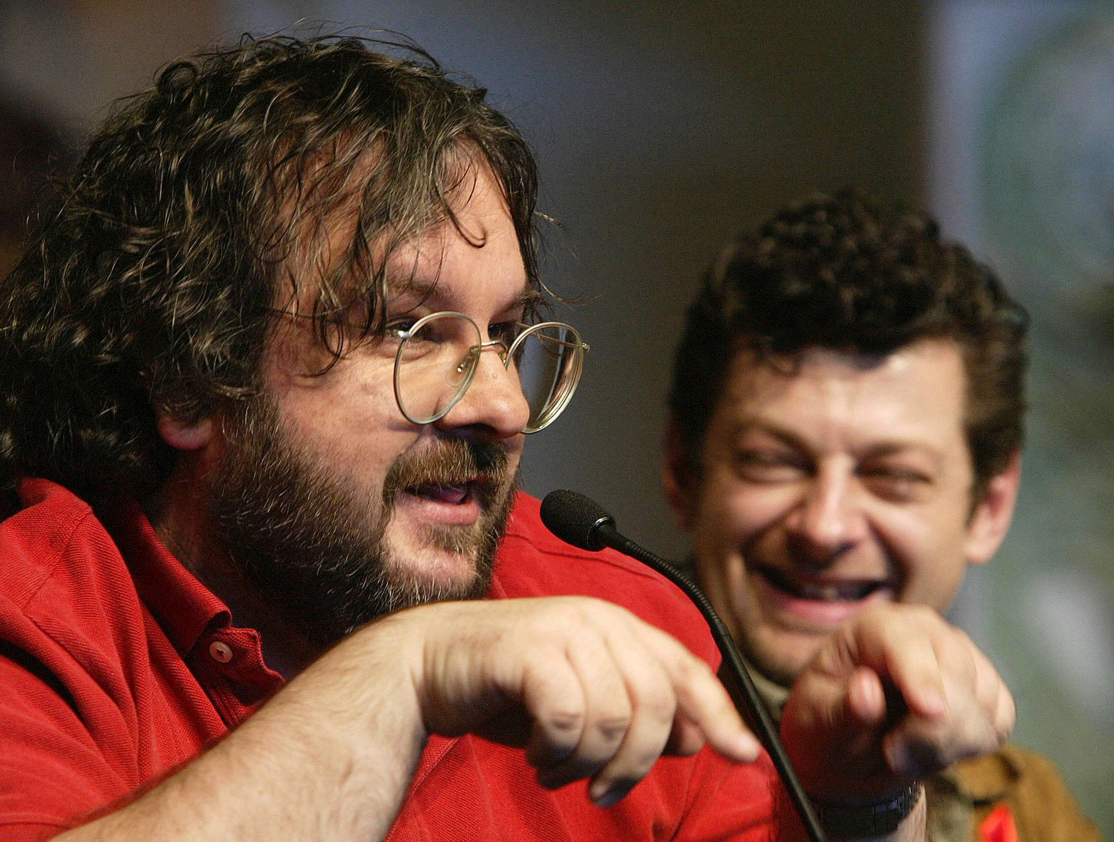 La policía británica detuvo a dos hombres por el incendio de ambulancias de una organización judía