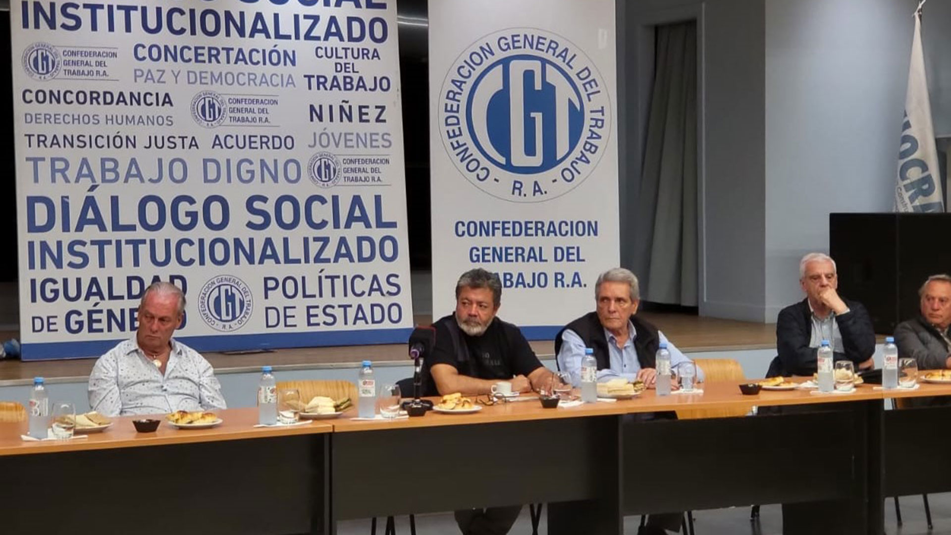 Andrés Rodríguez, Gerardo Martínez, José Luis Lingeri y Carlos Frigerio, en la reunión de la UOCRA