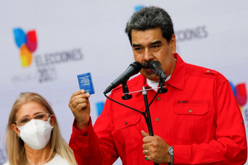 La comunidad internacional denunció irregularidades en las elecciones regionales en Venezuela (REUTERS/Fausto Torrealba)