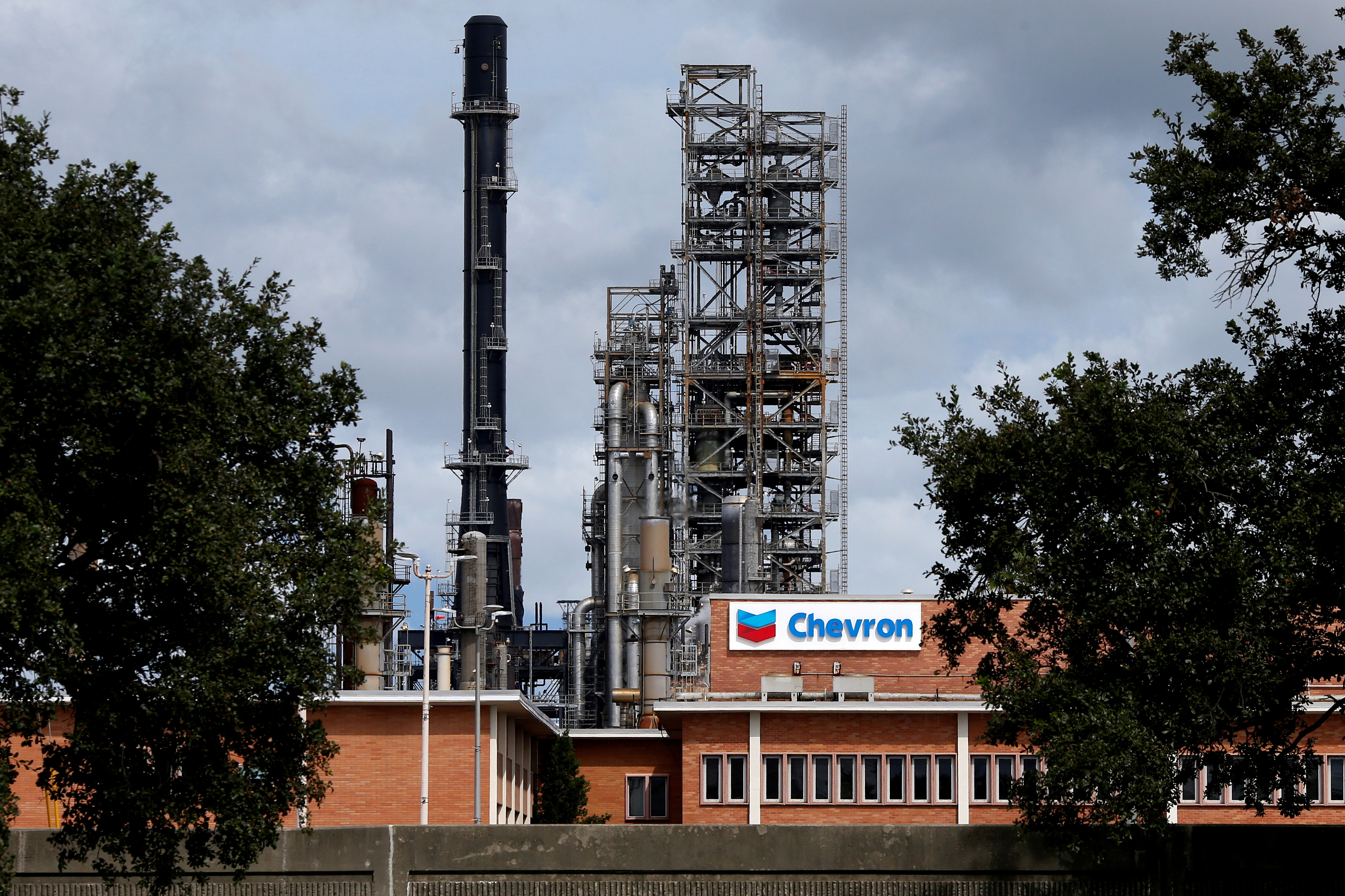 Foto de archivo de la refinería de Chevron en Pascagoula, Mississippi, Estados Unidos (REUTERS/Jonathan Bachman)