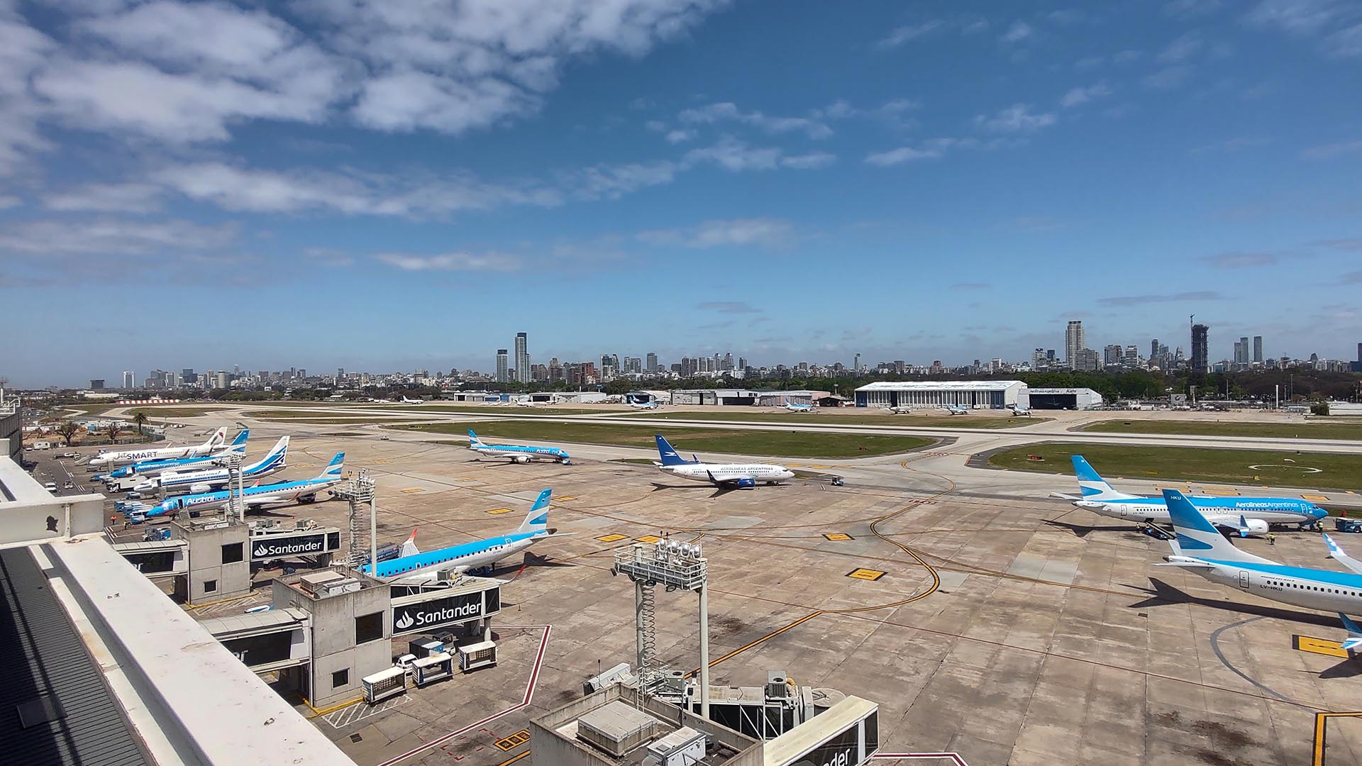 Ahora las empresas extranjeras pueden vender pasajes internacionales con conexiones desde el Aeroparque porteño. (Crédito: Matías Arbotto)