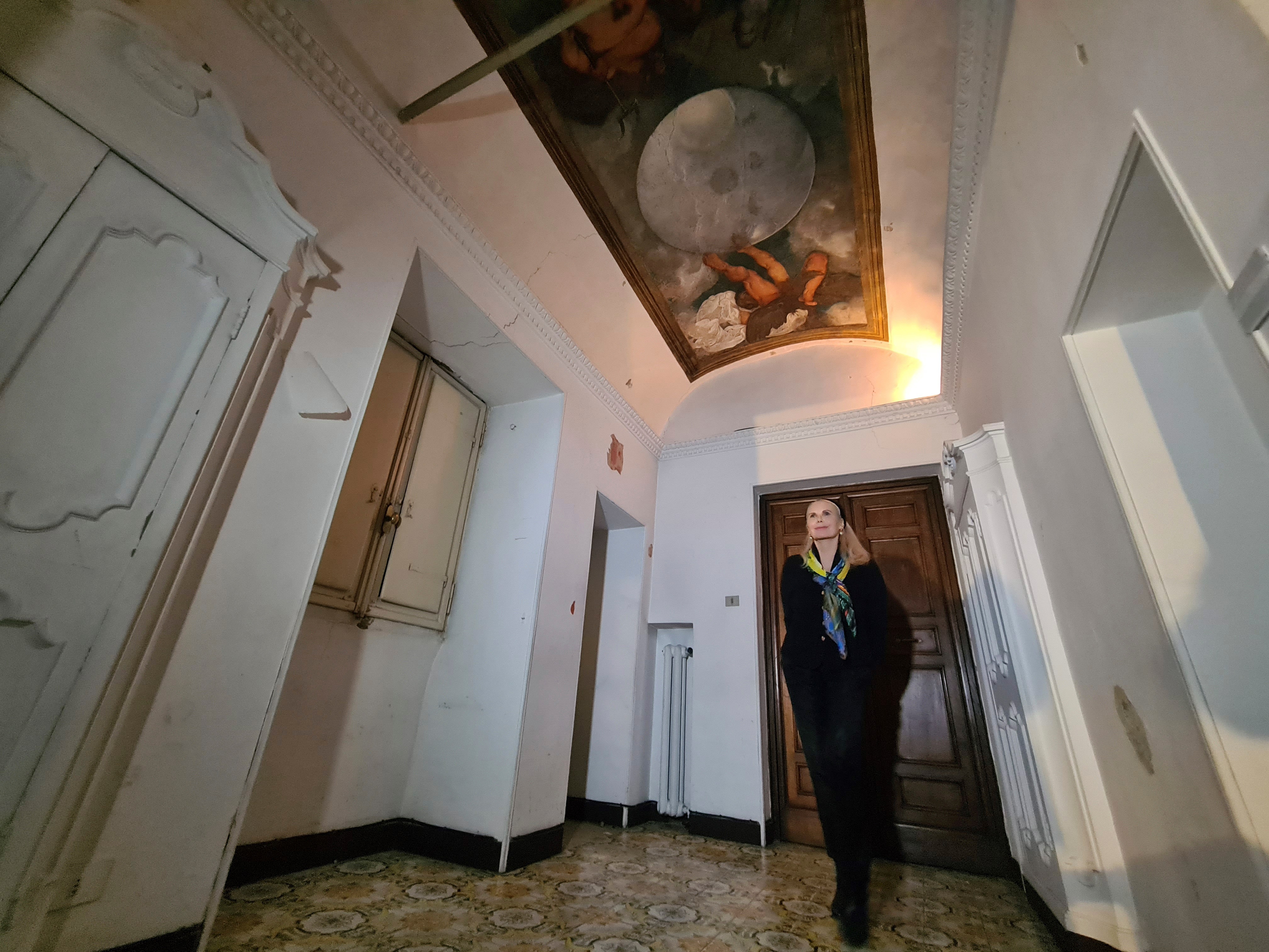 La heredera estadounidense Rita Jenrette, viuda del aristócrata Nicolò Boncompagni Ludovisi, fallecido en 2018, en la Villa de la Aurora de Roma (EFE/Gonzalo Sánchez)
