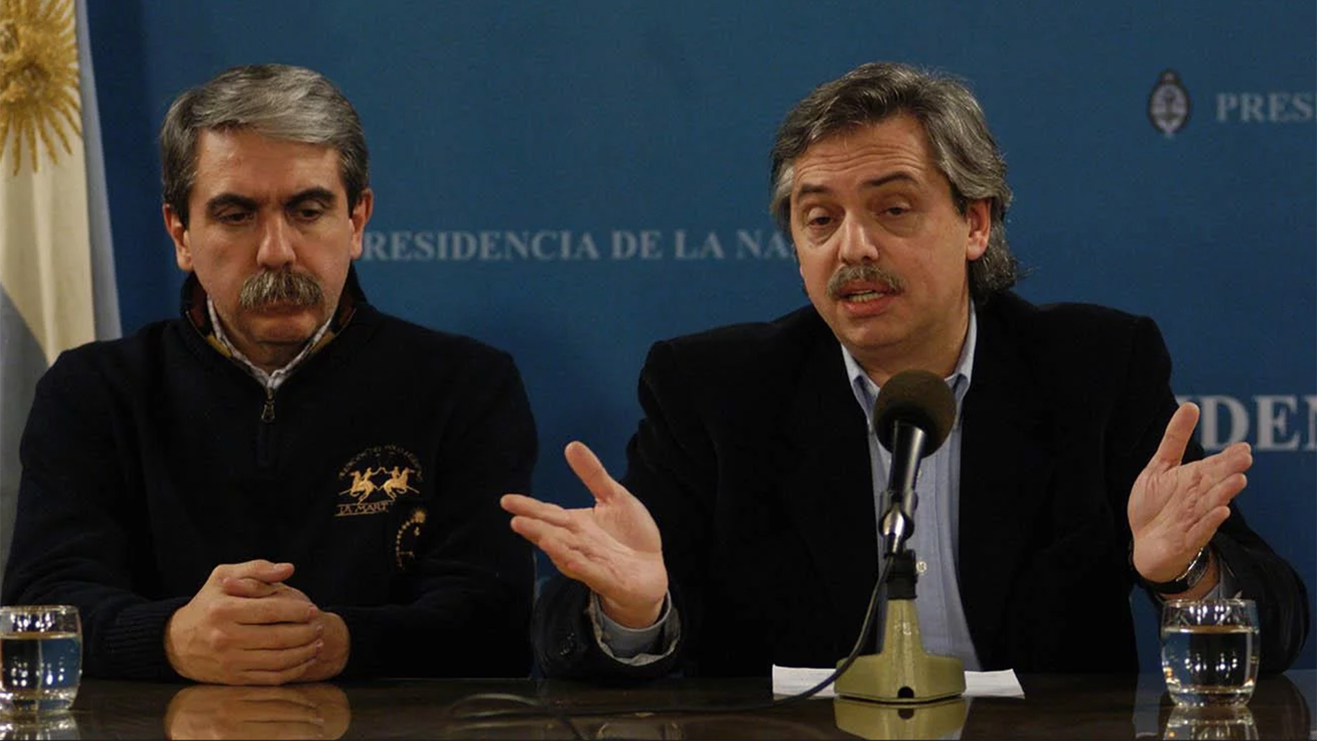 Alberto Fernánde con Aníbal Fernández, cuando ambos eran funcionarios del gobierno de Néstor Kirchner